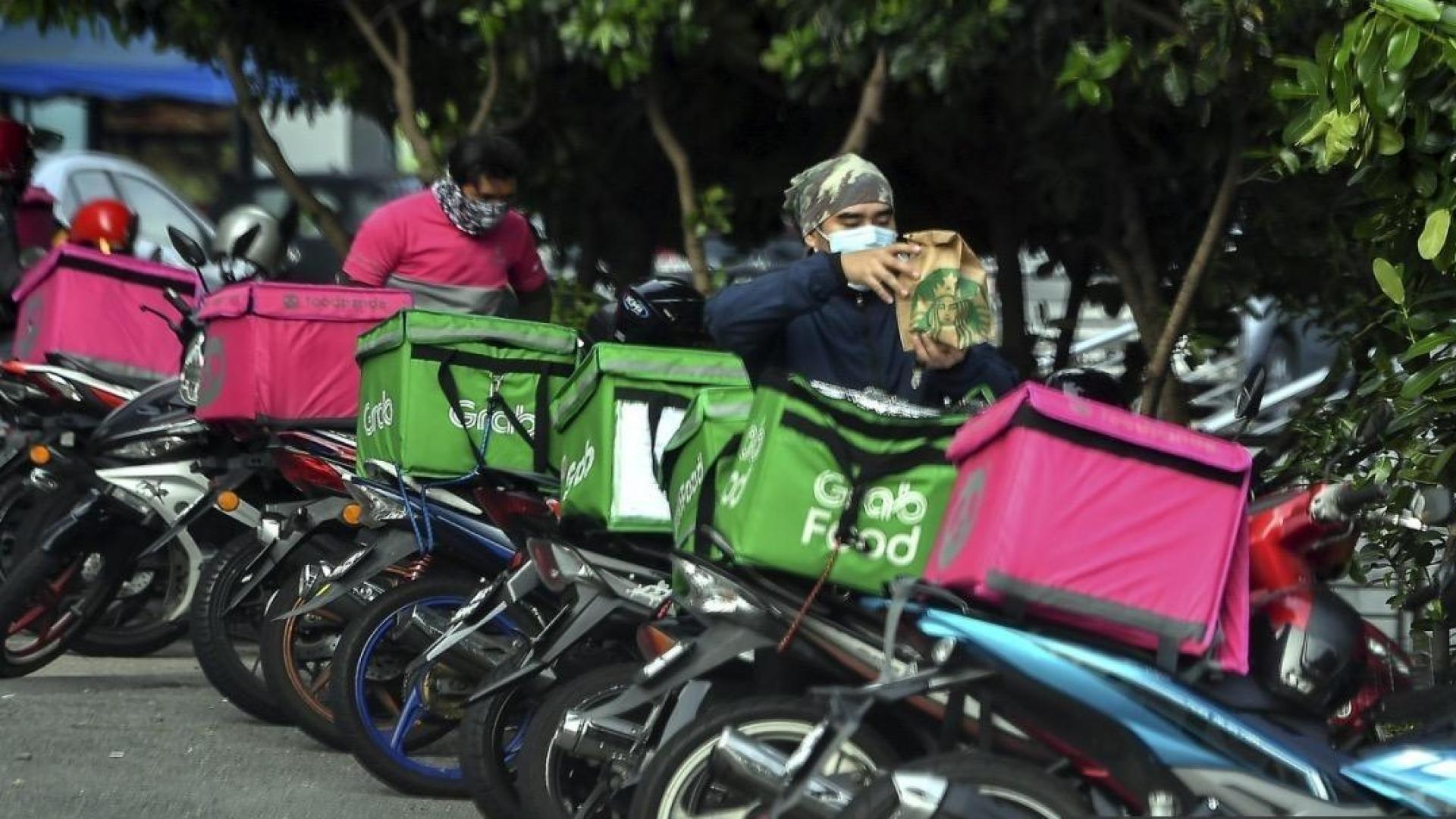 大多数受访者更倾向于混合办公模式，其中“每周三天在办公室、两天居家办公”是最受欢迎的选择。