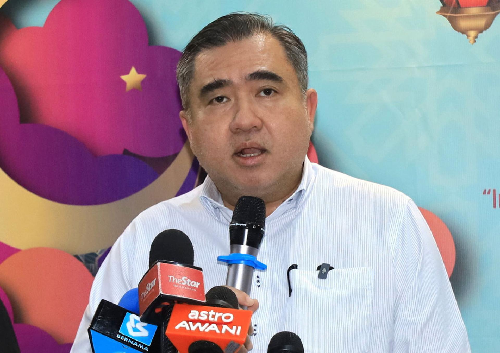 陆兆福表示，为强化对受害者的保障，政府拟强制车祸肇事者赔偿。