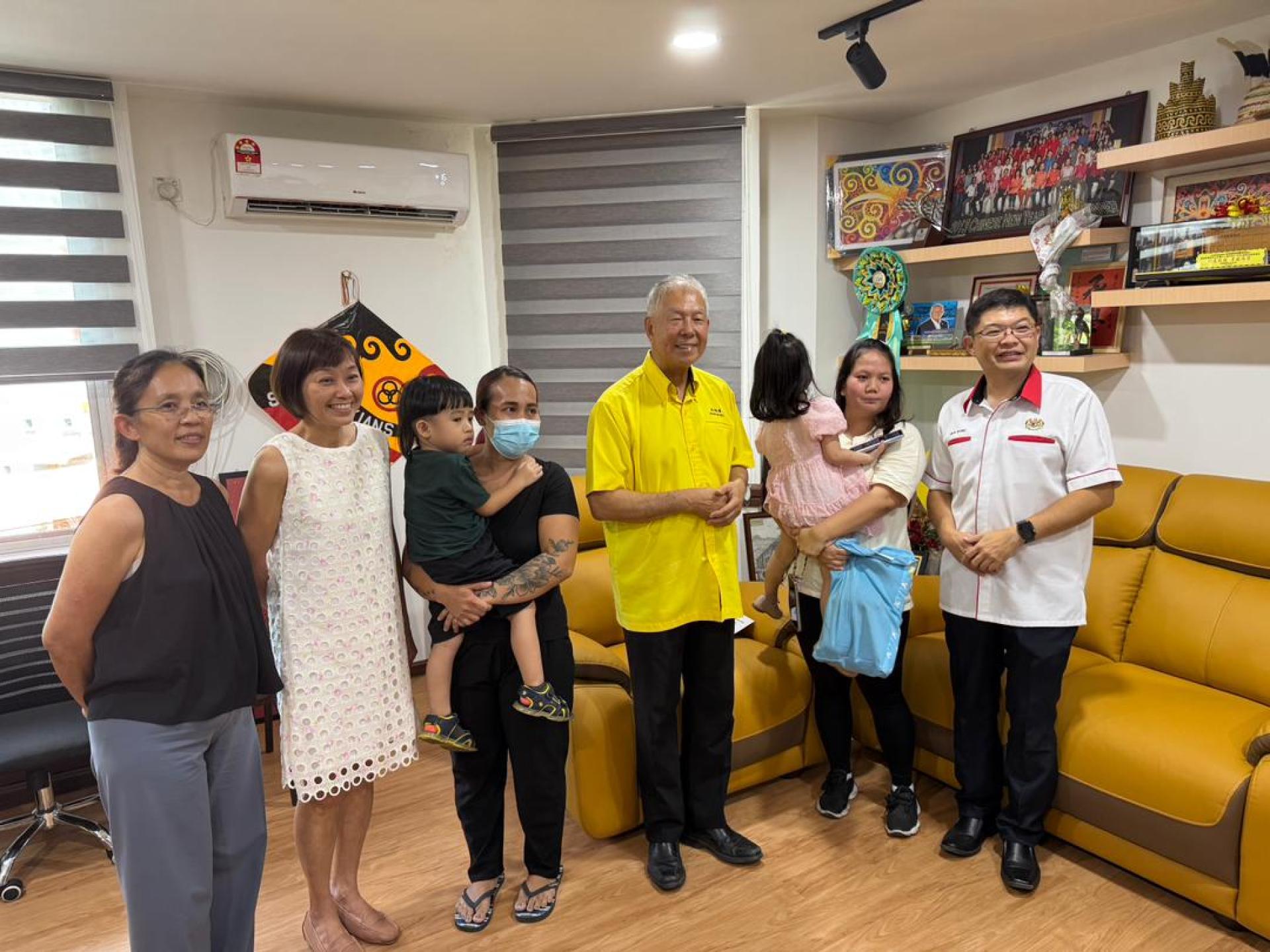 陈超耀公布两名听障孩童人工耳蜗手术筹款进展，呼吁社会各界持续捐助，协助孩子重获听力。