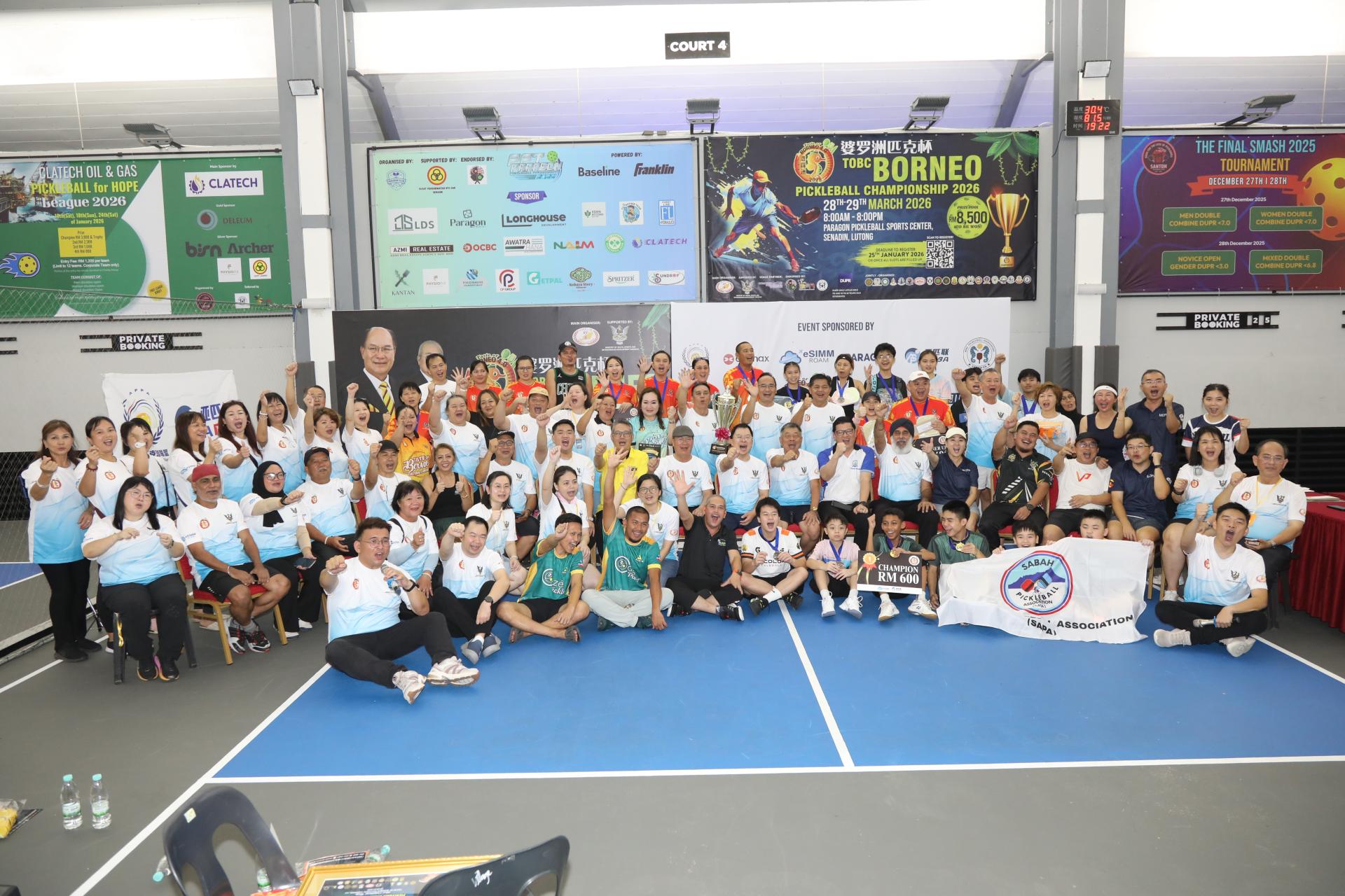 2026年TOBC婆罗洲匹克球锦标赛筹委会与各组优胜者合影。