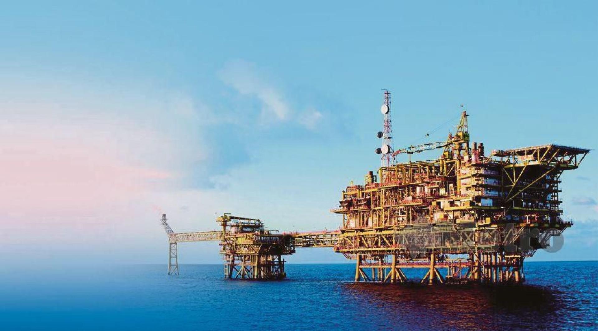 位于大马沙拉越州岸外的一个石油天然气田。（档案照）