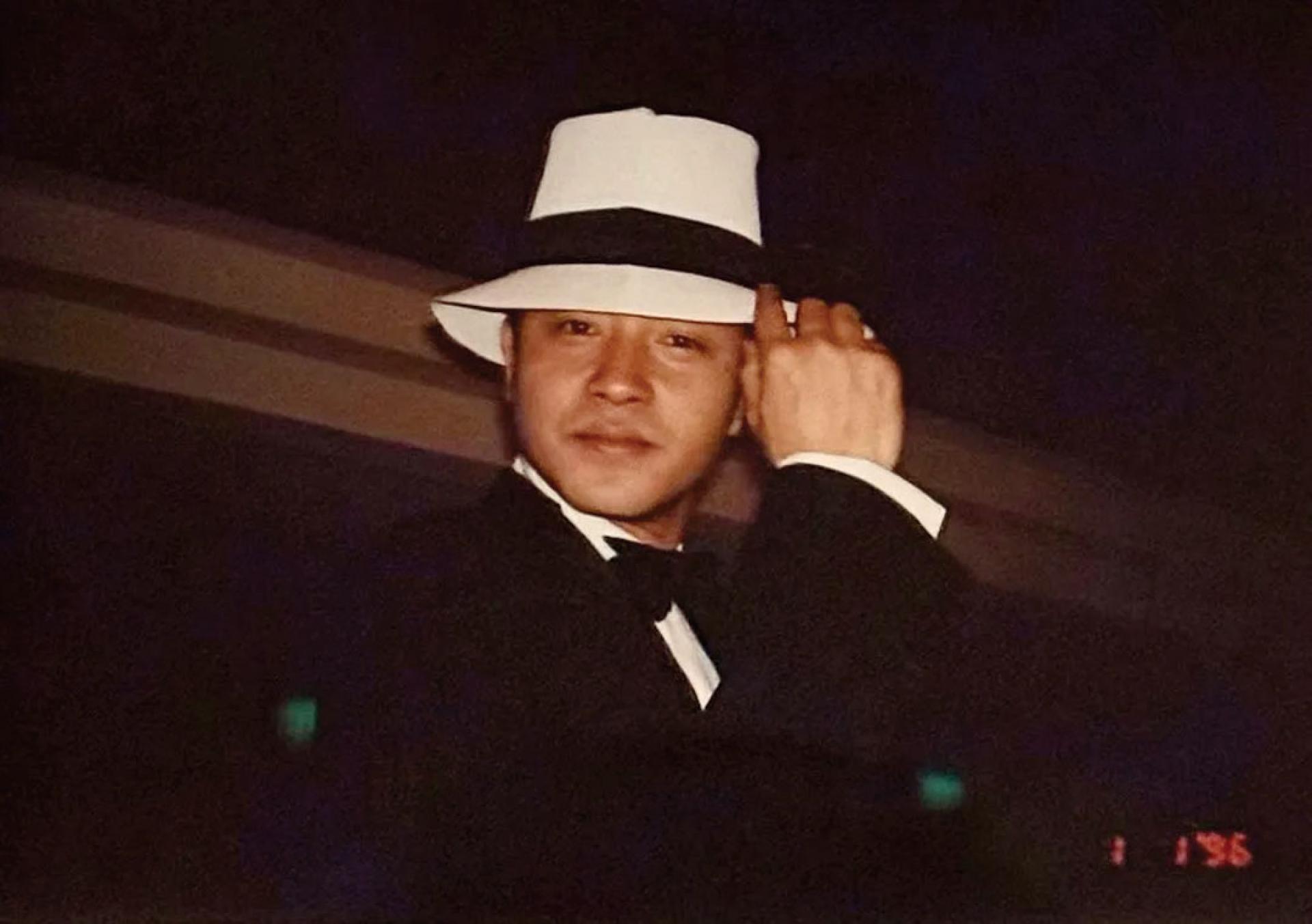 张国荣离世23年，歌迷思念未止歇。