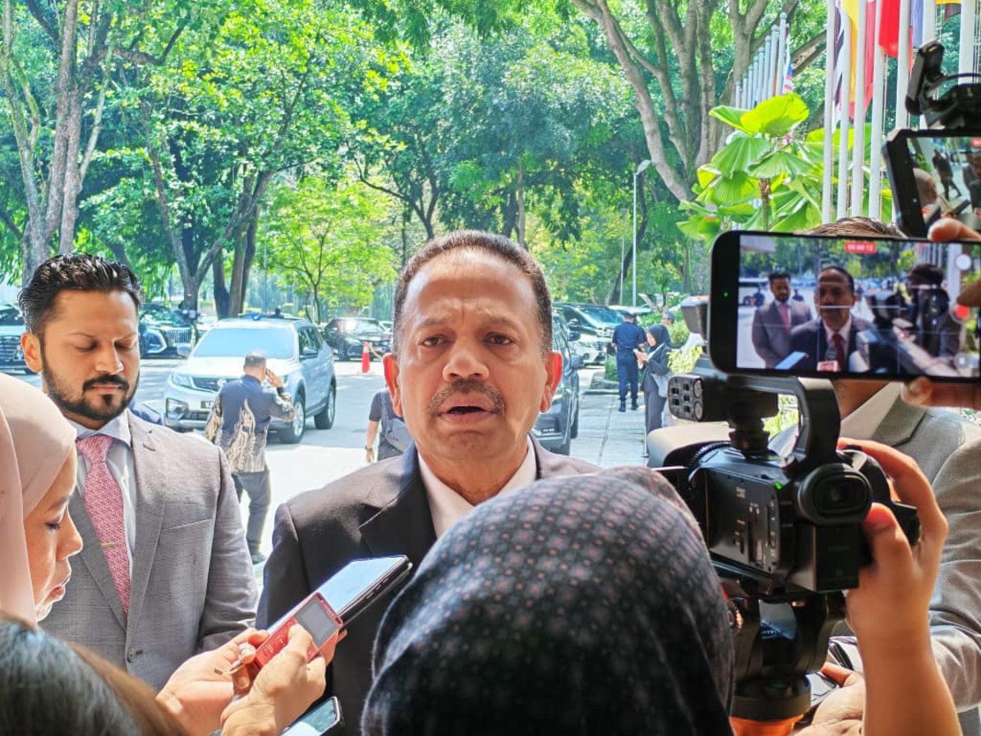 威尼斯瓦兰表示，国大党将在未来2、3个月召开区部和州联委会会议，决定是否加入国盟。