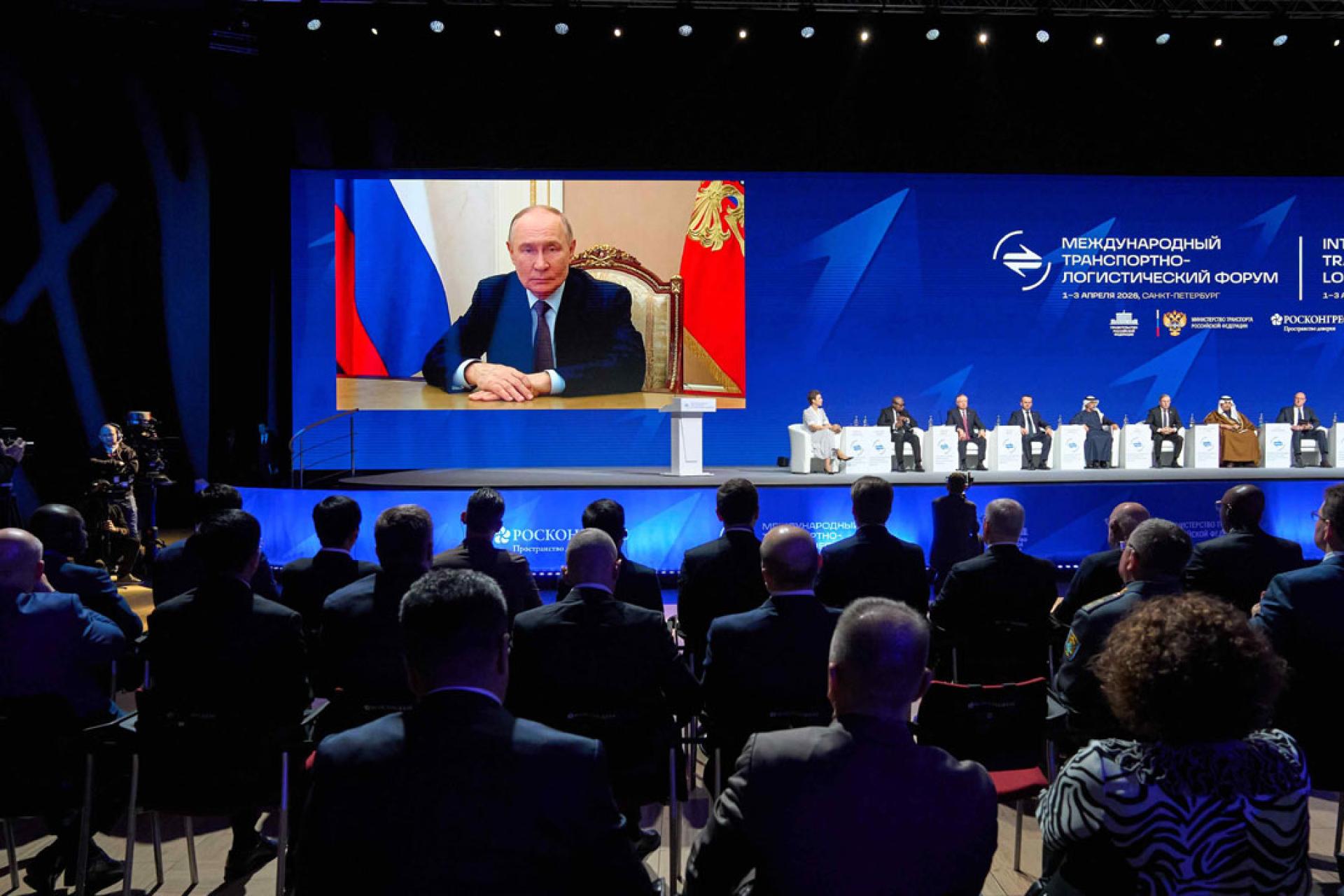 普京发表视频致辞。（图：新华社）