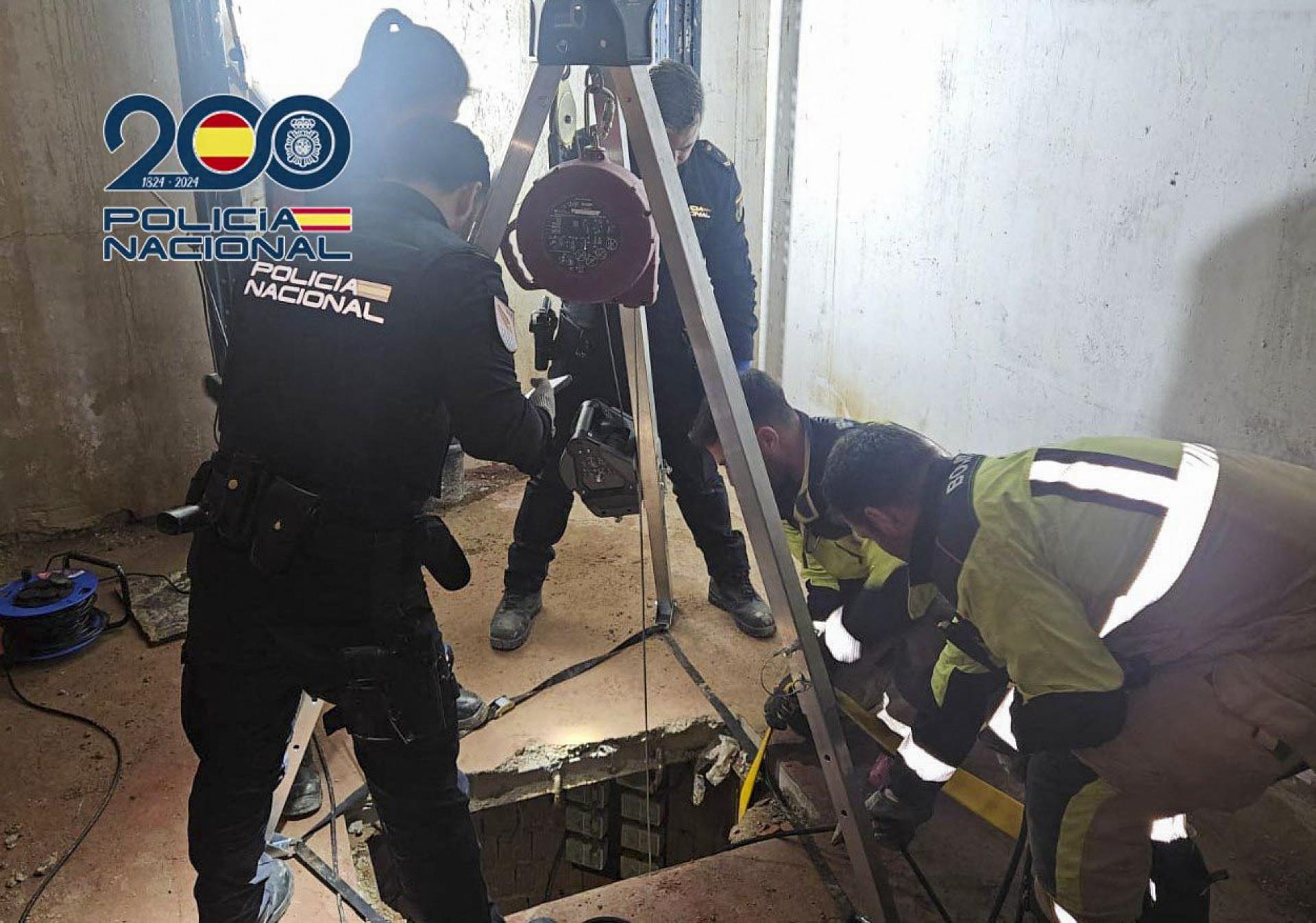 西班牙警方在北非飞地休达发现3层结构的大型走私毒品隧道。