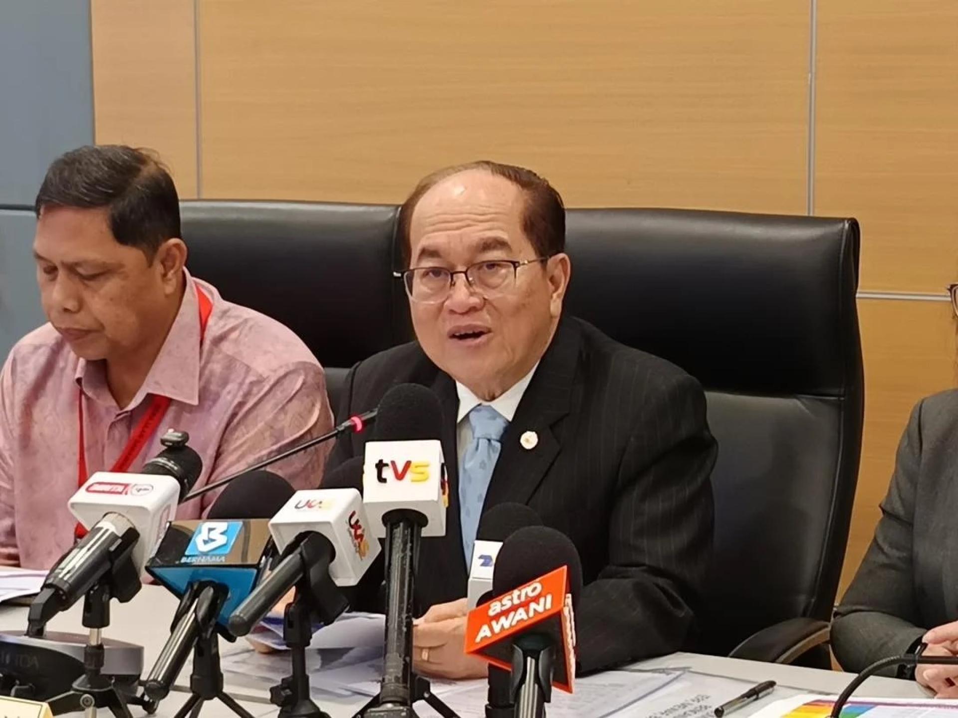 Timbalan Premier Datuk Amar Douglas Uggah ketika bercakap pada sidang media Mesyuarat Jawatankuasa Pengurusan Bencana Negeri Sarawak Bil.3/2026 di Wisma Bapa Malaysia, di sini, hari ini.