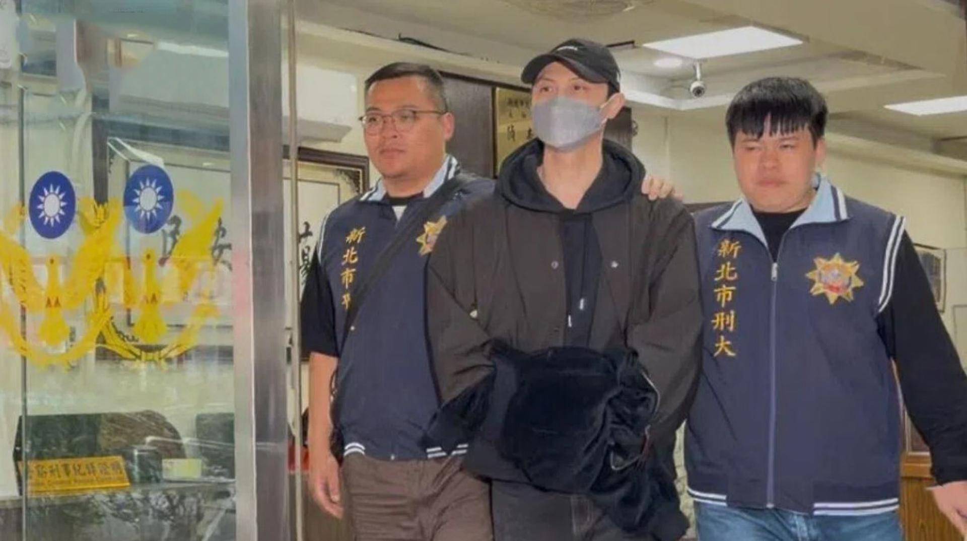 王子3月1日因涉嫌逃兵遭上铐带回调查。