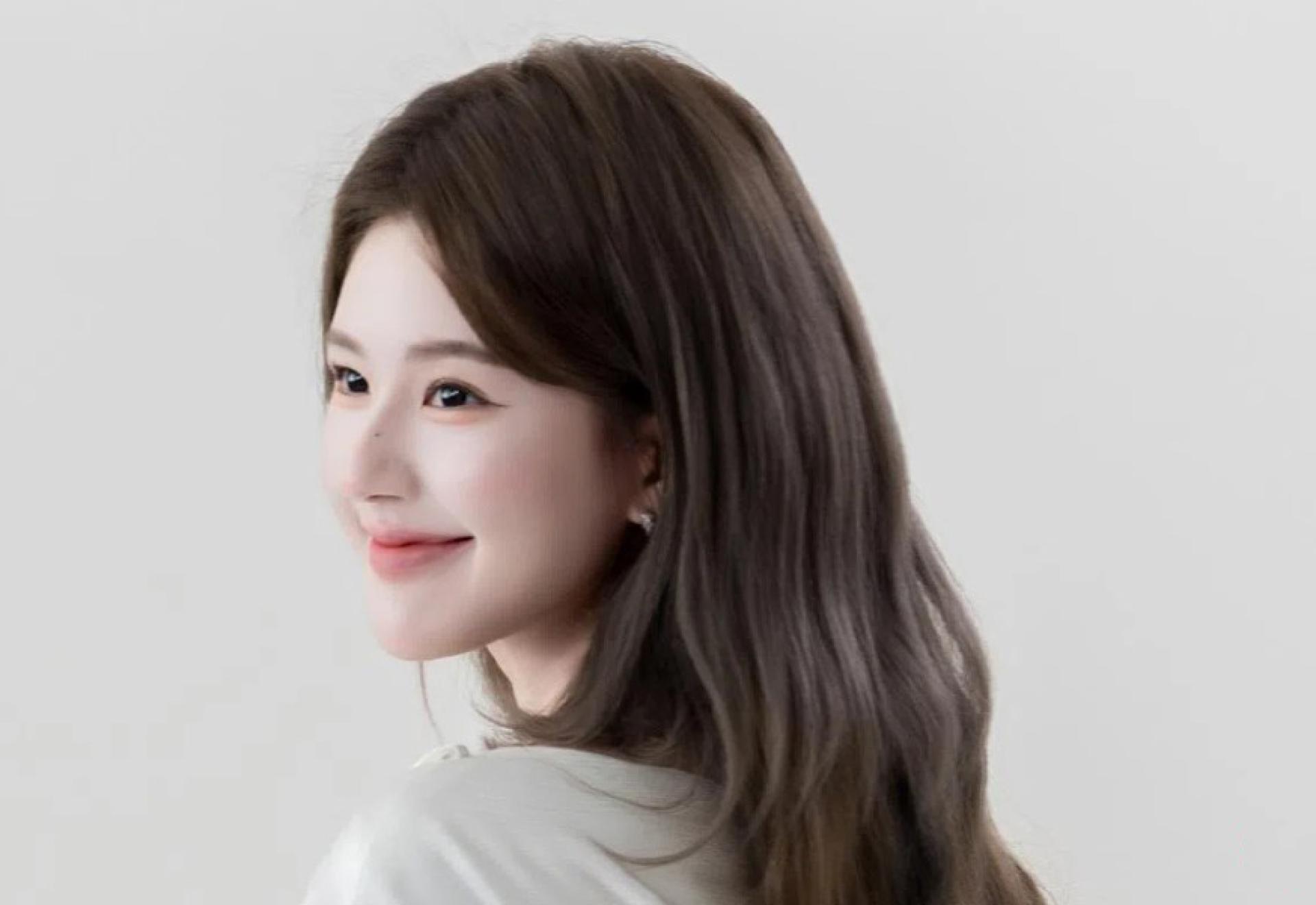 赵露思曾是网红保健品“优思益”的代言人。