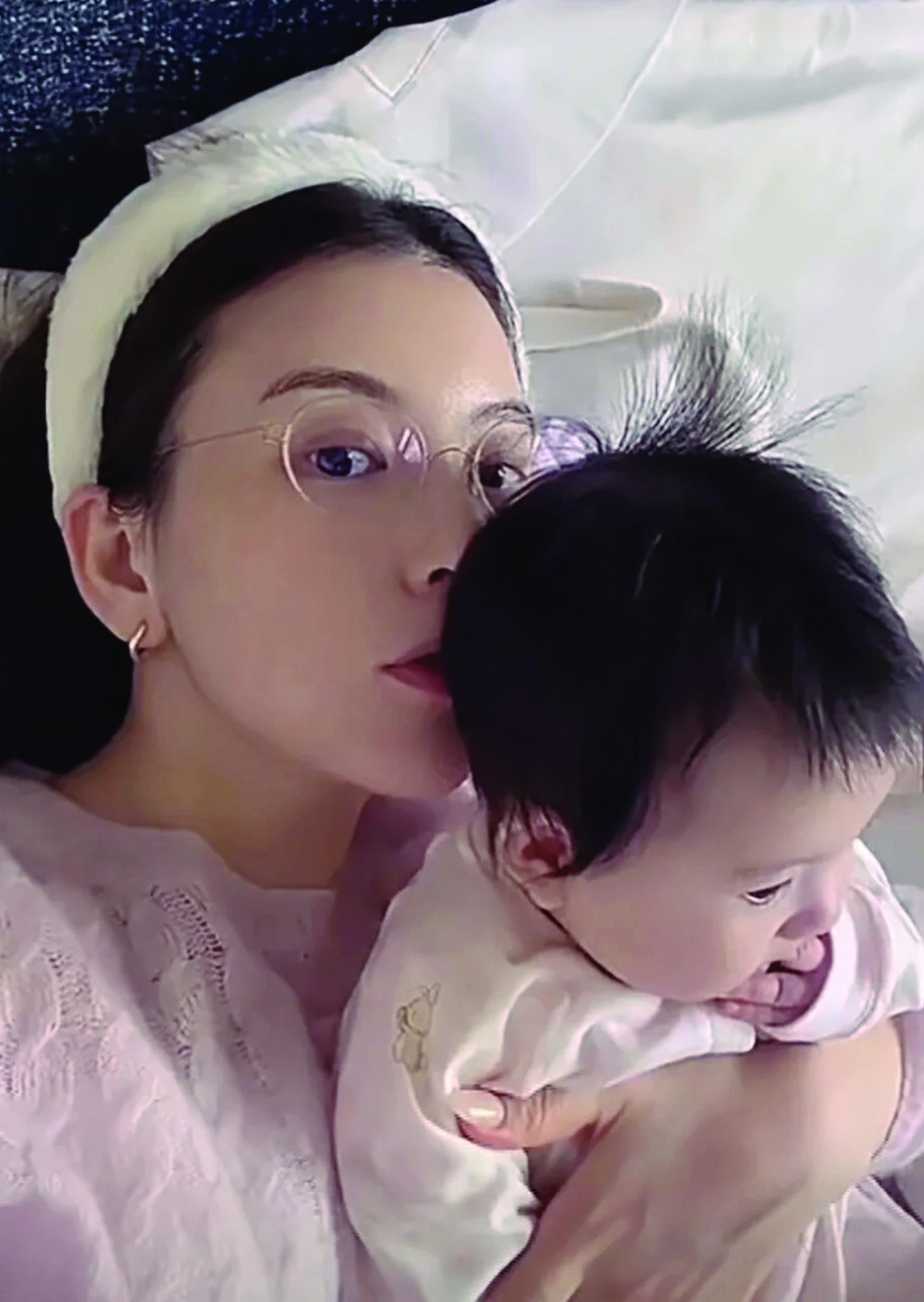 方媛分享自己和小女儿的日常互动。