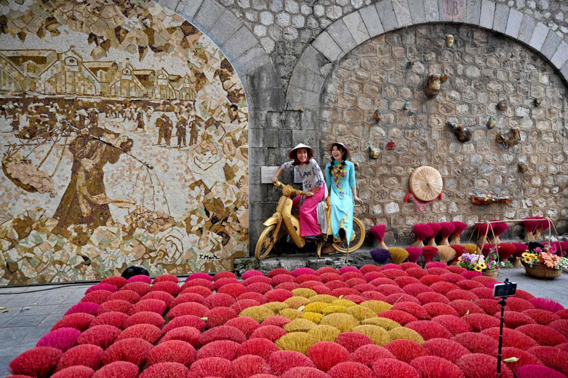 有旅客对CNBC说，他们已取消前往中东的旅行计划，转而考虑在亚洲区域内度假。图为越南河内。