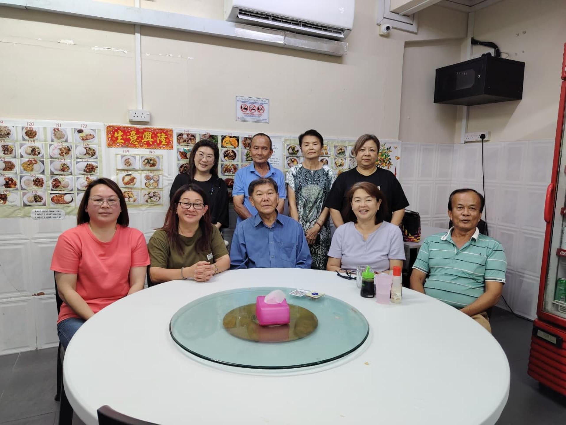 福州公会理事在公祭后进月晚餐后合影