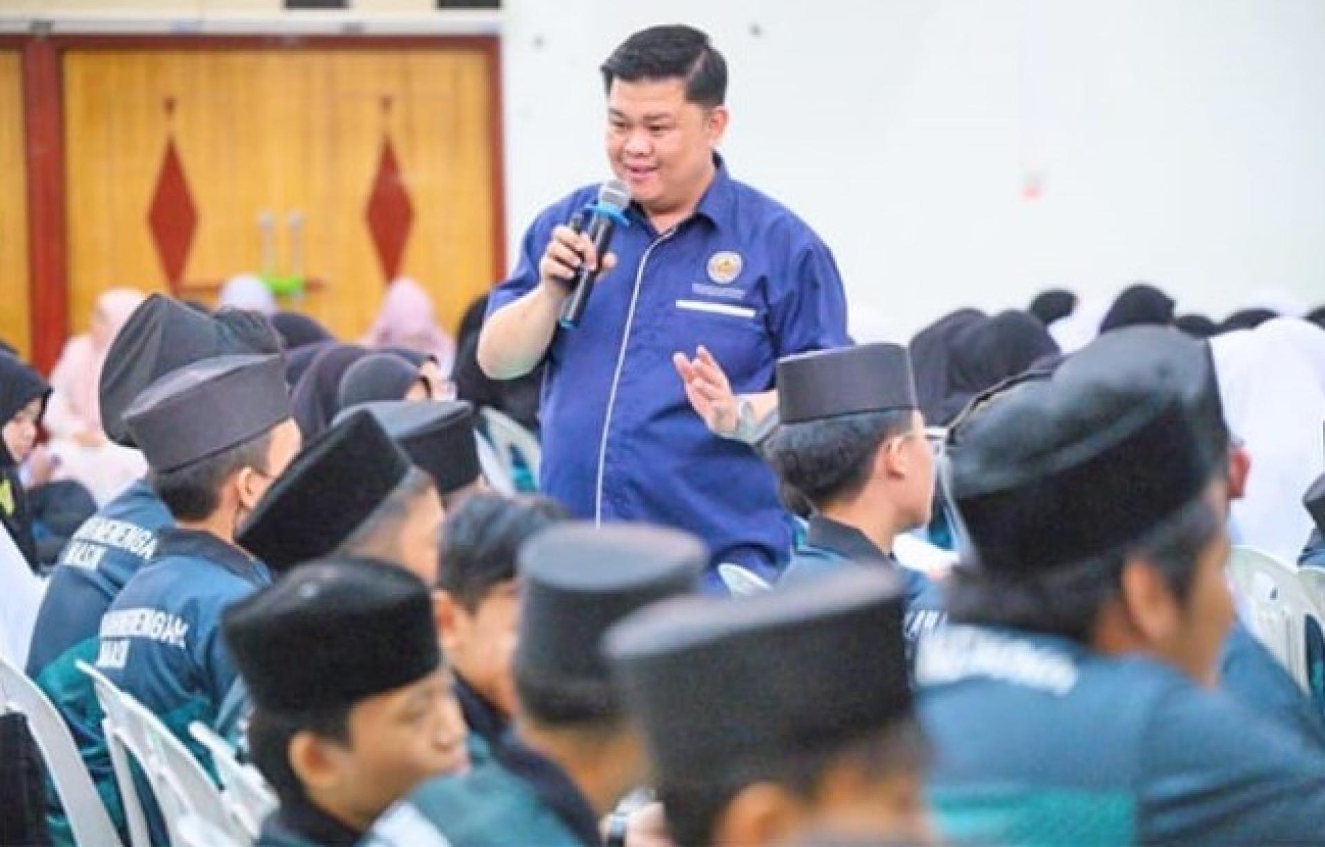 新闻局媒体与企业传播司企业关系处国际事务处主任艾迪伊斯万迪发表简报