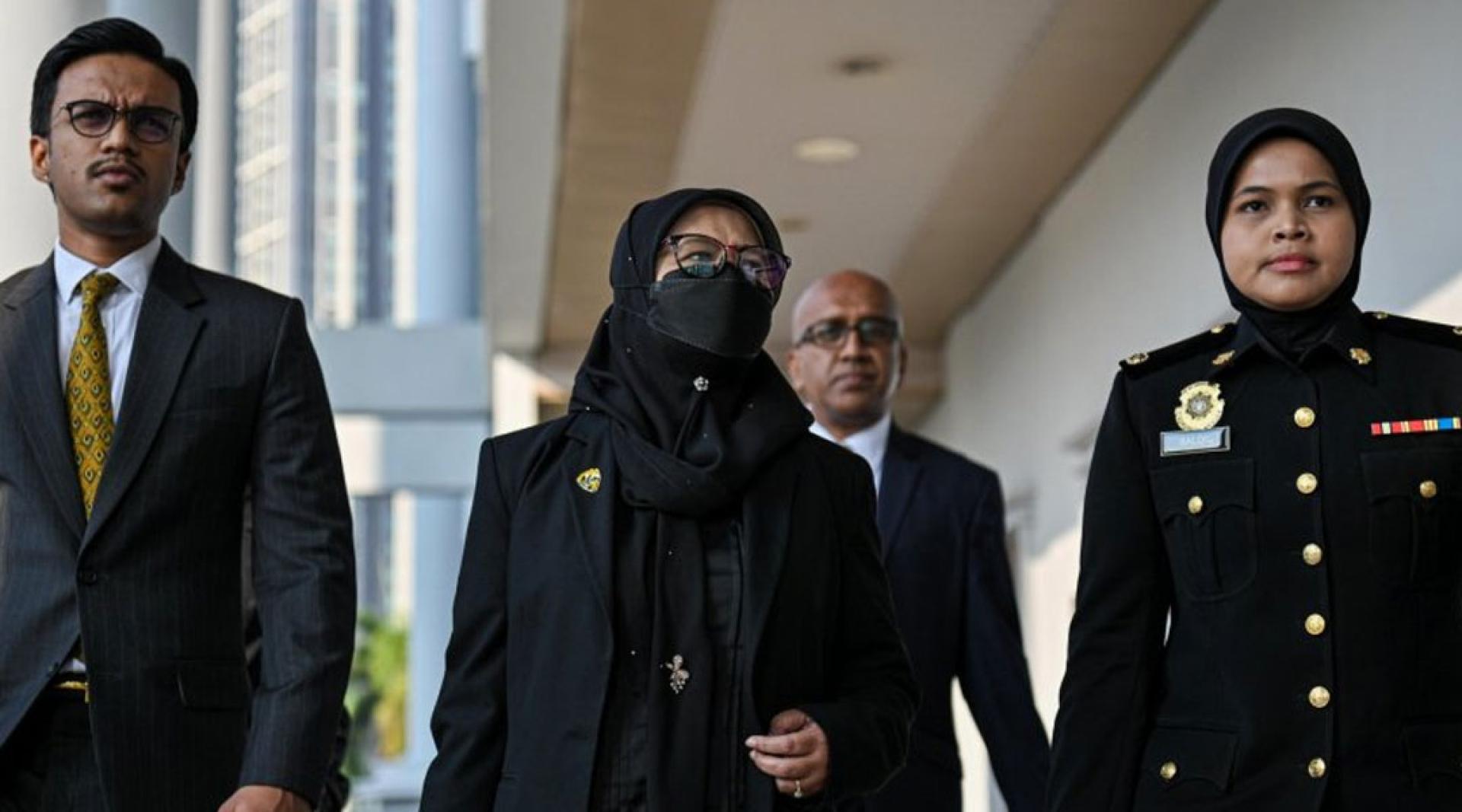 （中）环境局副总监诺哈兹妮。