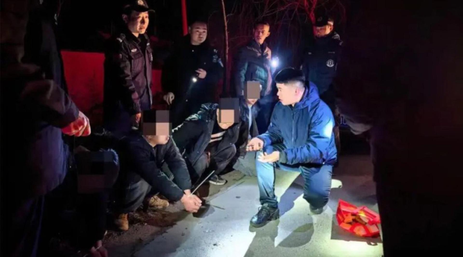 山东公安利用无人机，瓦解一宗企图盗掘古墓的案件。