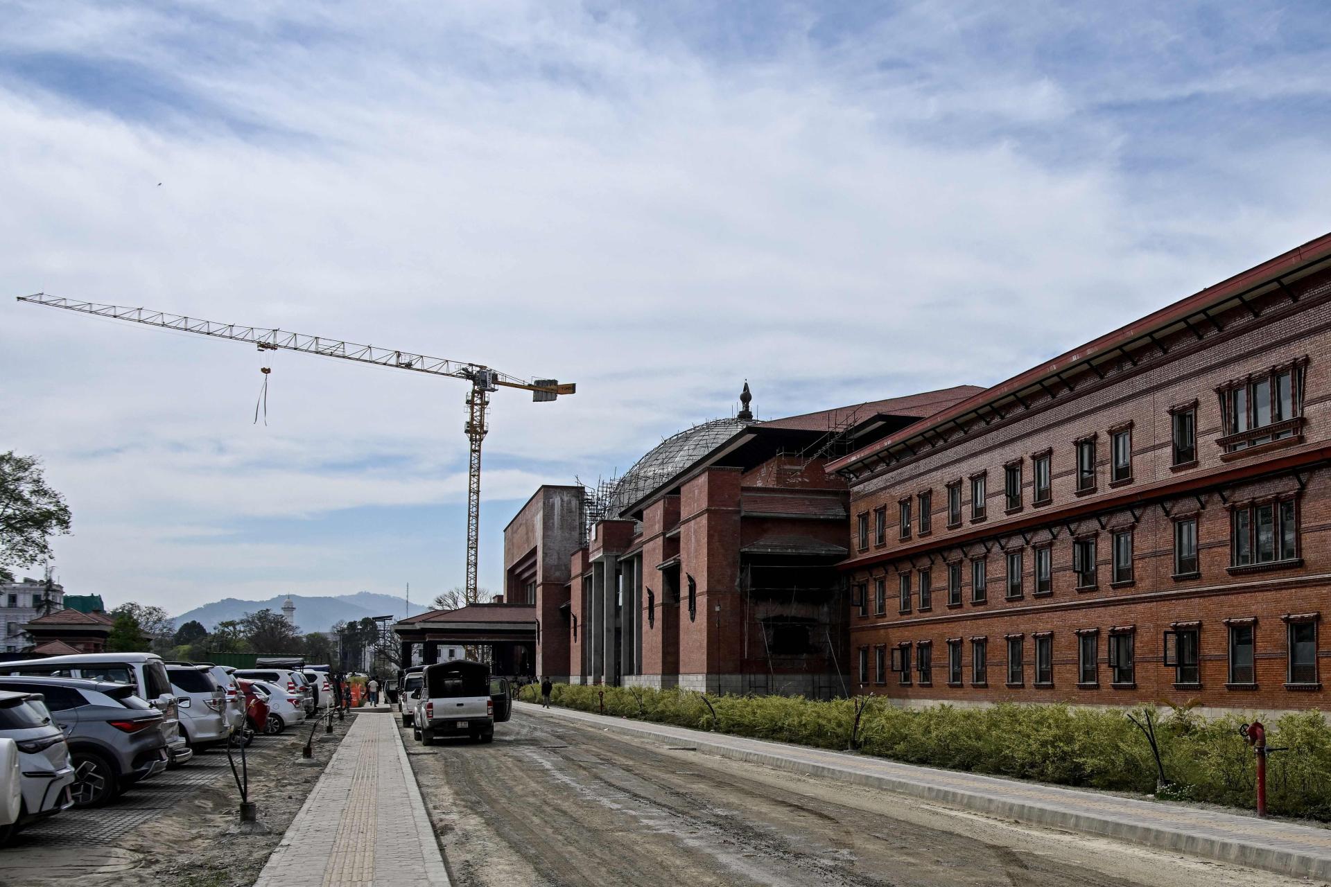 尼泊尔政府决定，将在政府机关及教育机构实行周六、周日双休。图为位于加德满都的辛格杜巴宫（尼泊尔政府主要行政中心）。