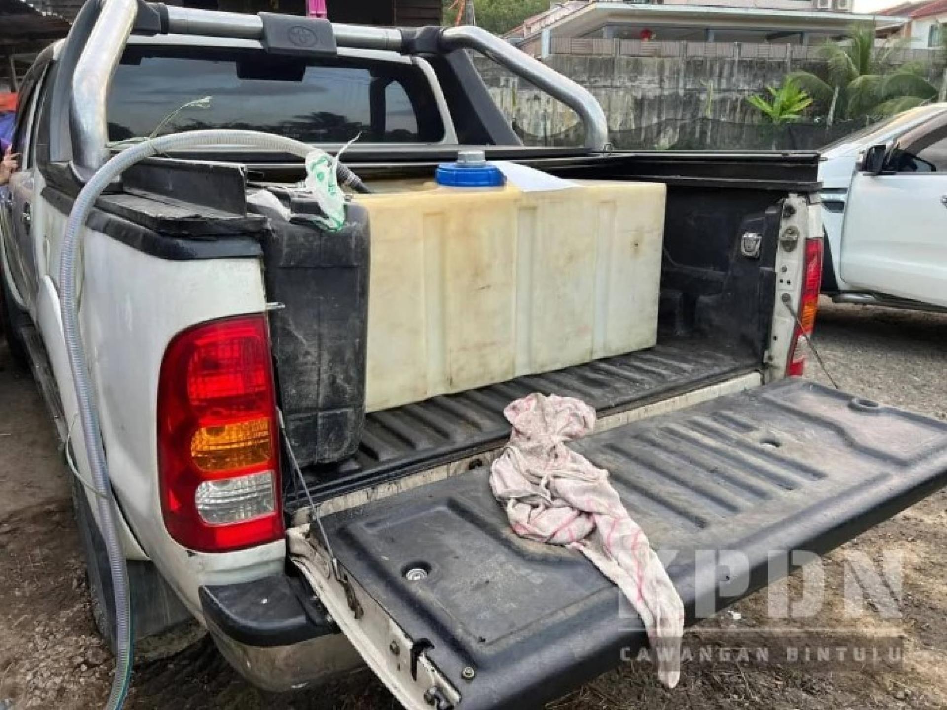 联合行动中查获的柴油及相关车辆设备，行动由民都鲁KPDN与PDRM于三月中旬执行。