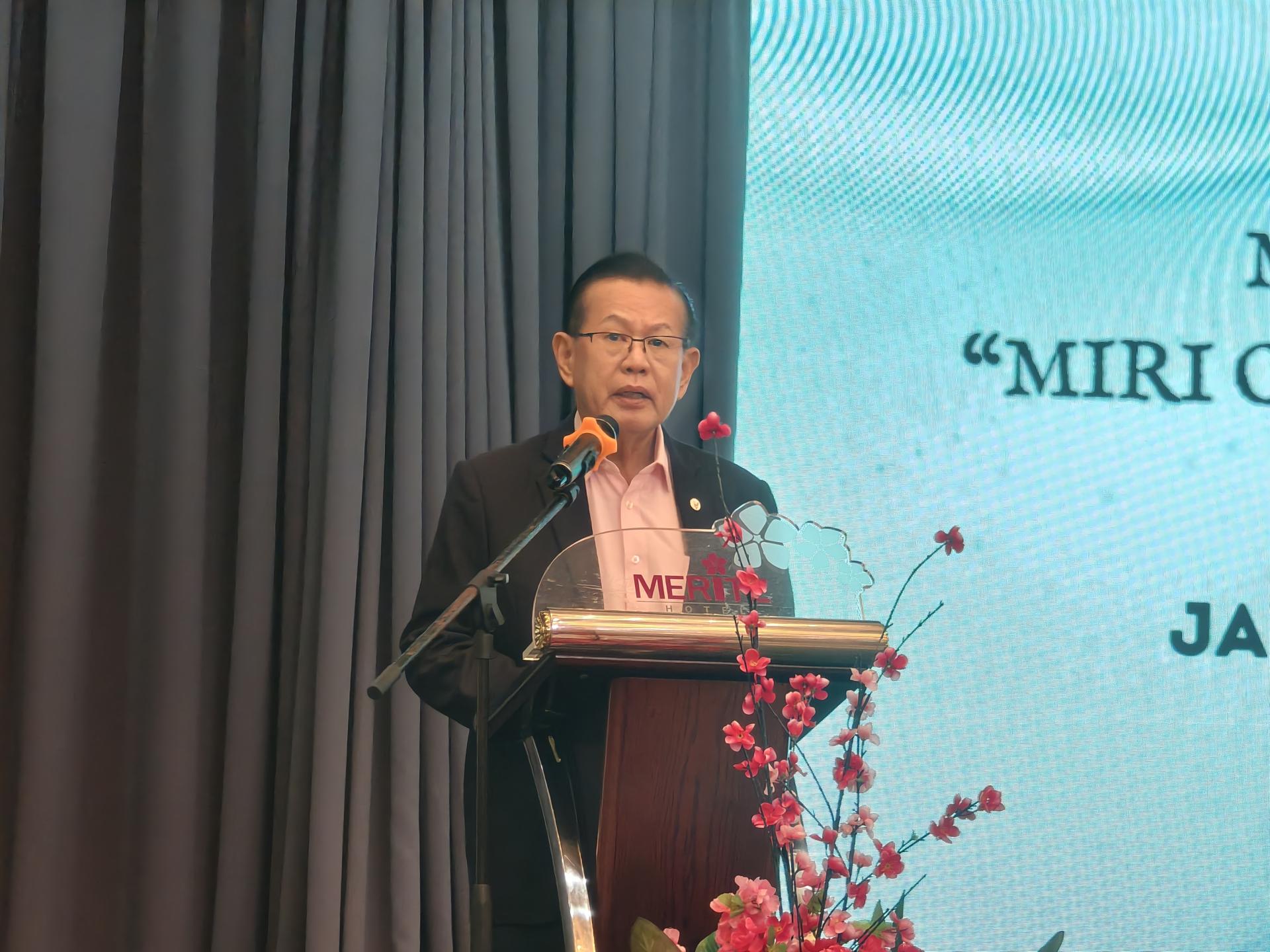 砂交通部长拿督斯里李景胜致词。