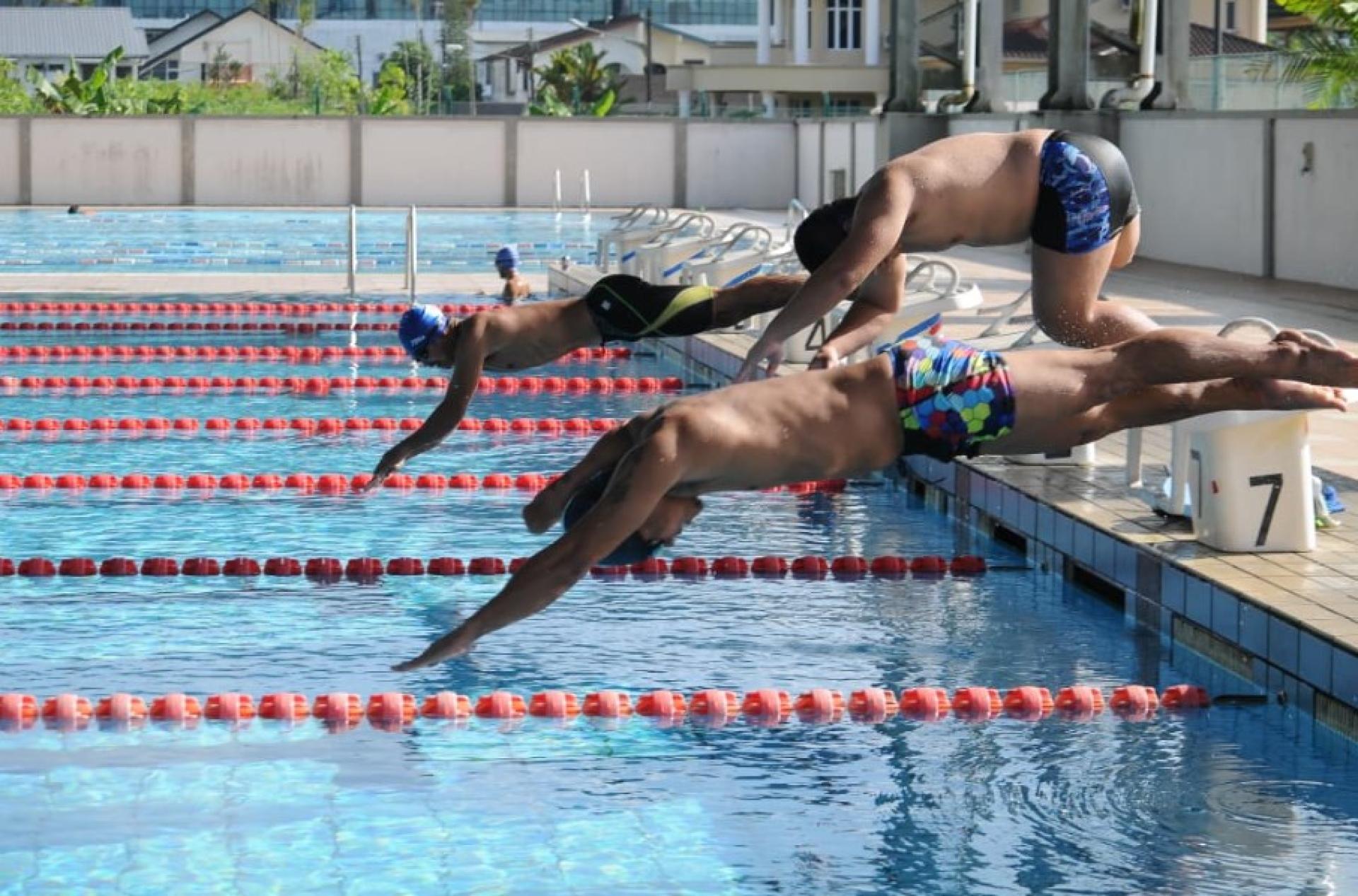 部分泳将在训练中准备下水。