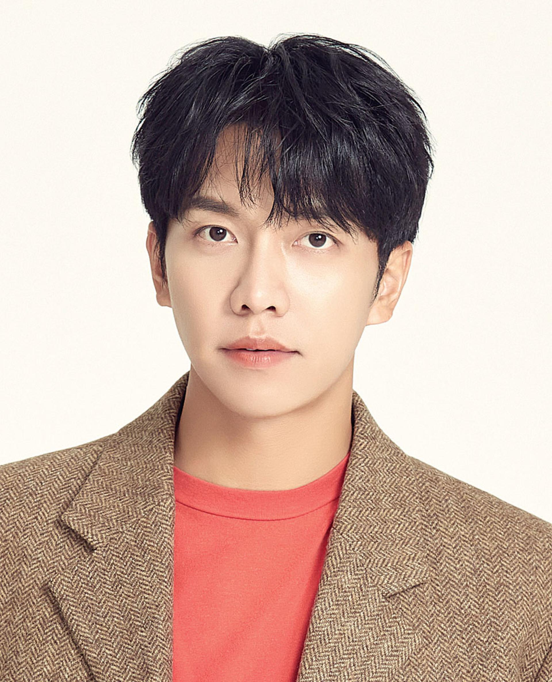 李昇基宣布和经纪公司终止合约。