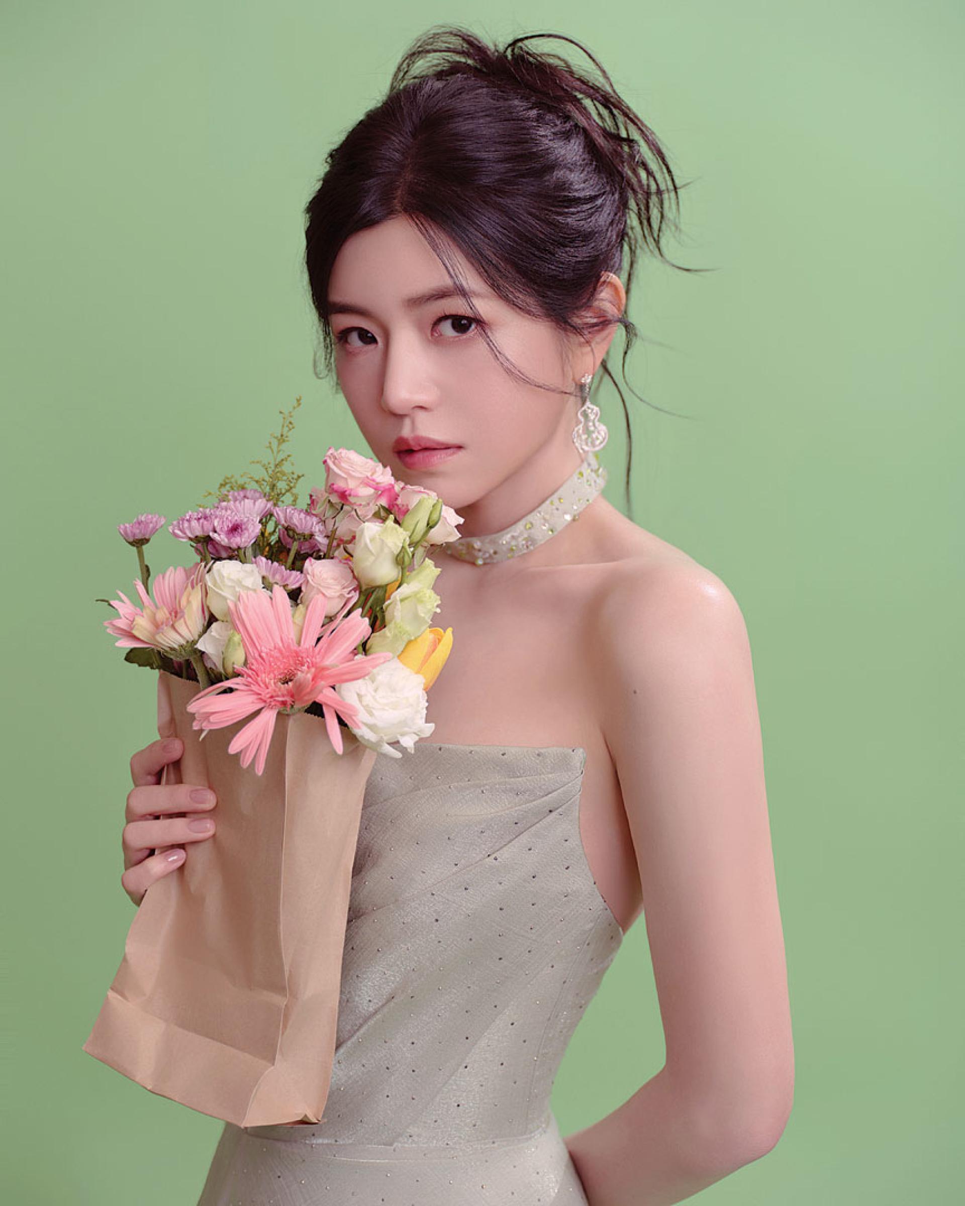 陈妍希恢单后人气更上一层楼。