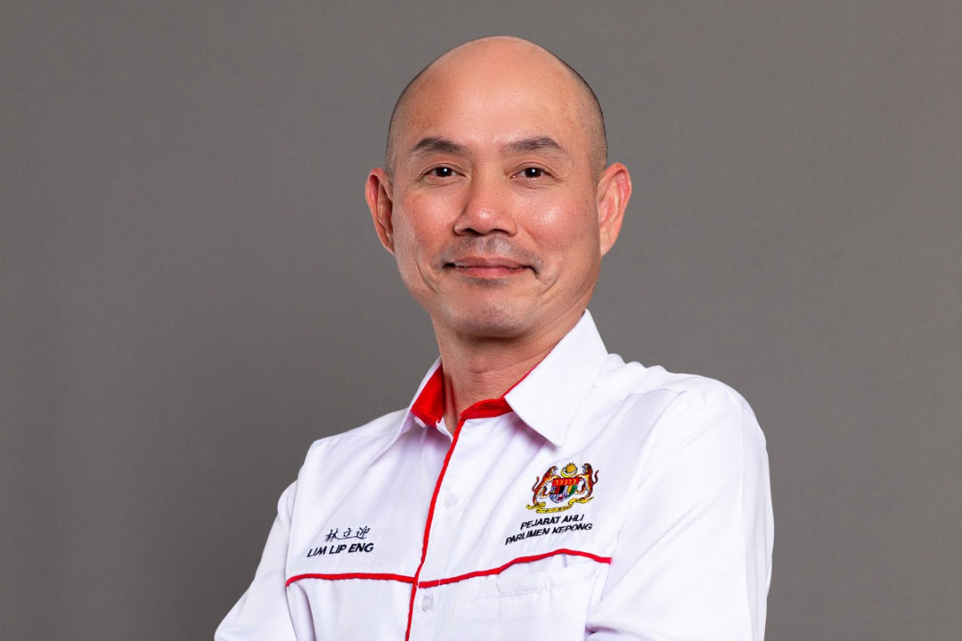 林立迎怒轰， 警方查记者手机还逼删照片，明显是在权力滥用。