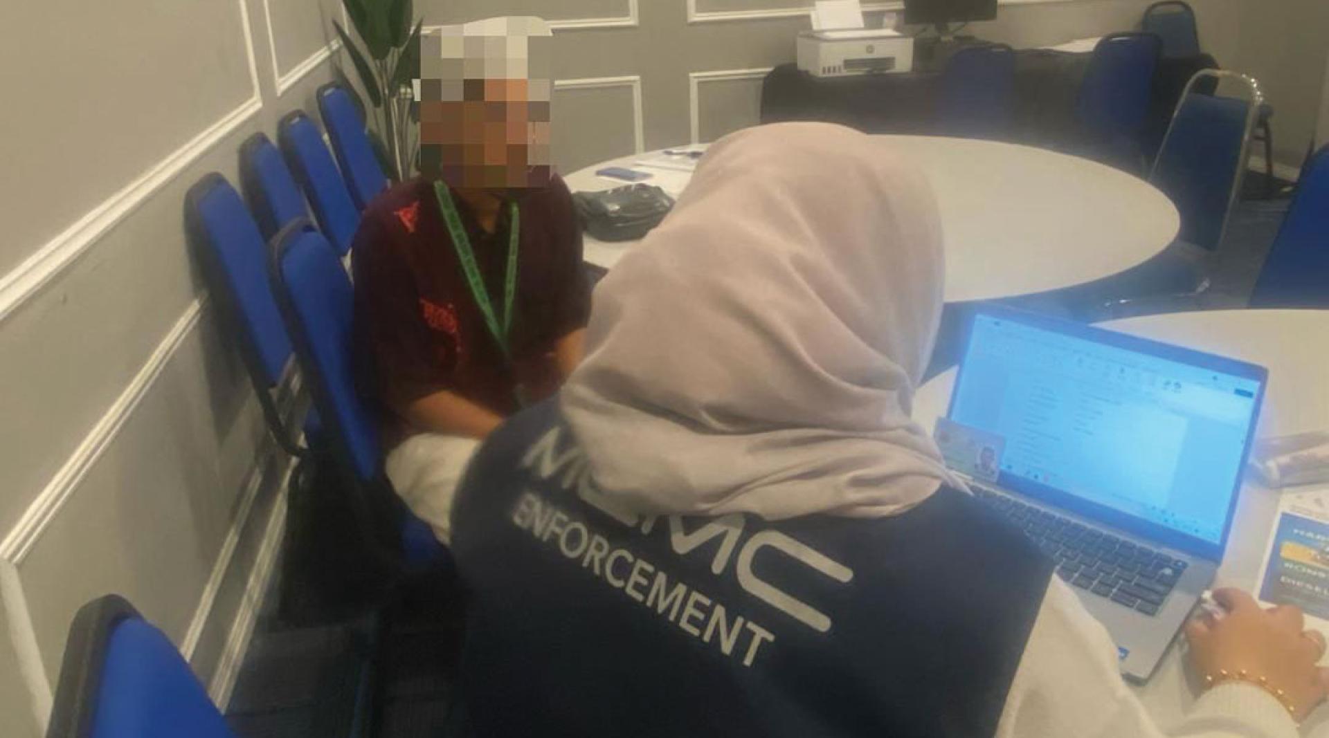 涉嫌传播全球能源危机的虚假信息人士，被通讯与多媒体委员会传召录供。