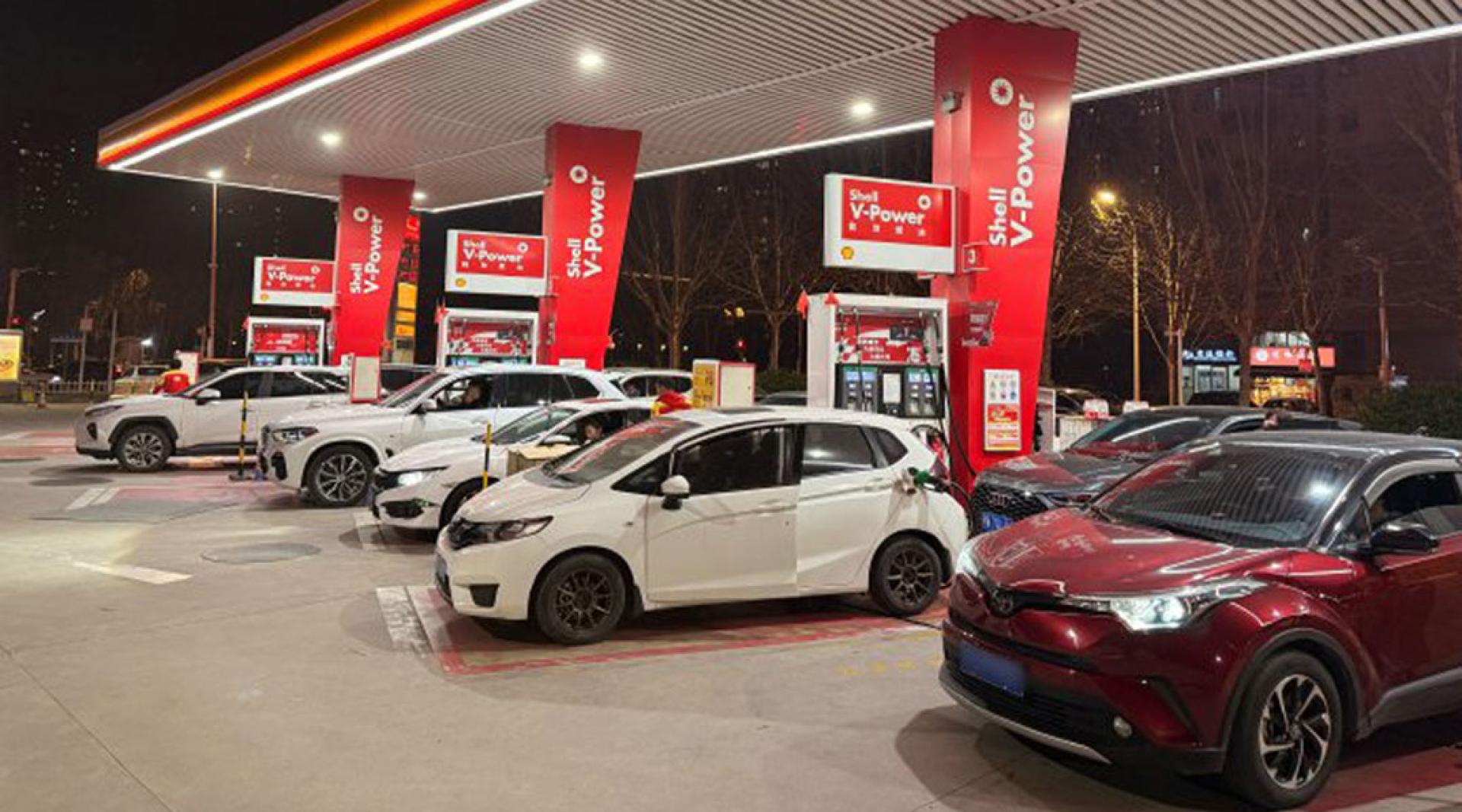 中国国家发改委宣布加油价。图为中国一家汽车加油站。