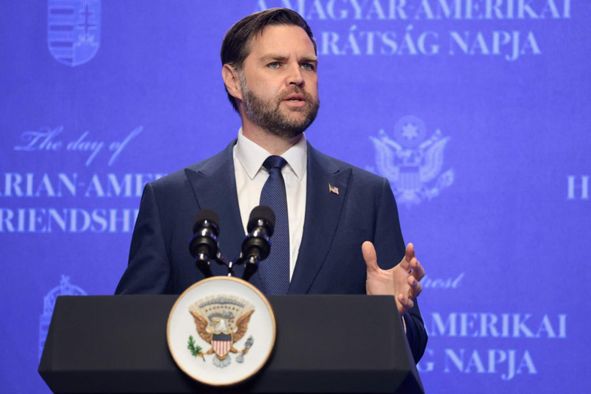 万斯将出席与伊朗的会谈。