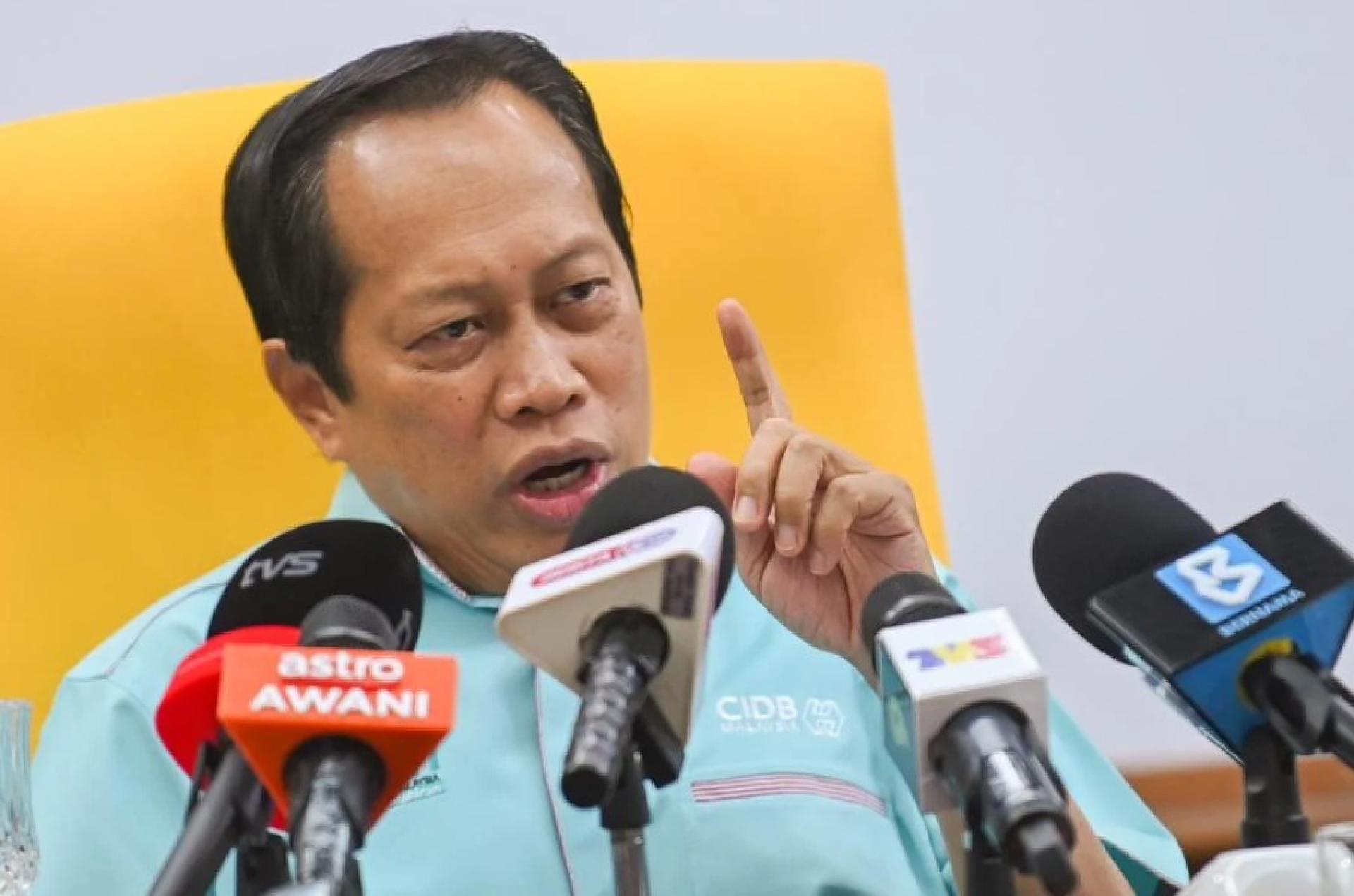 公共工程部副部长拿督斯里阿末马斯兰。