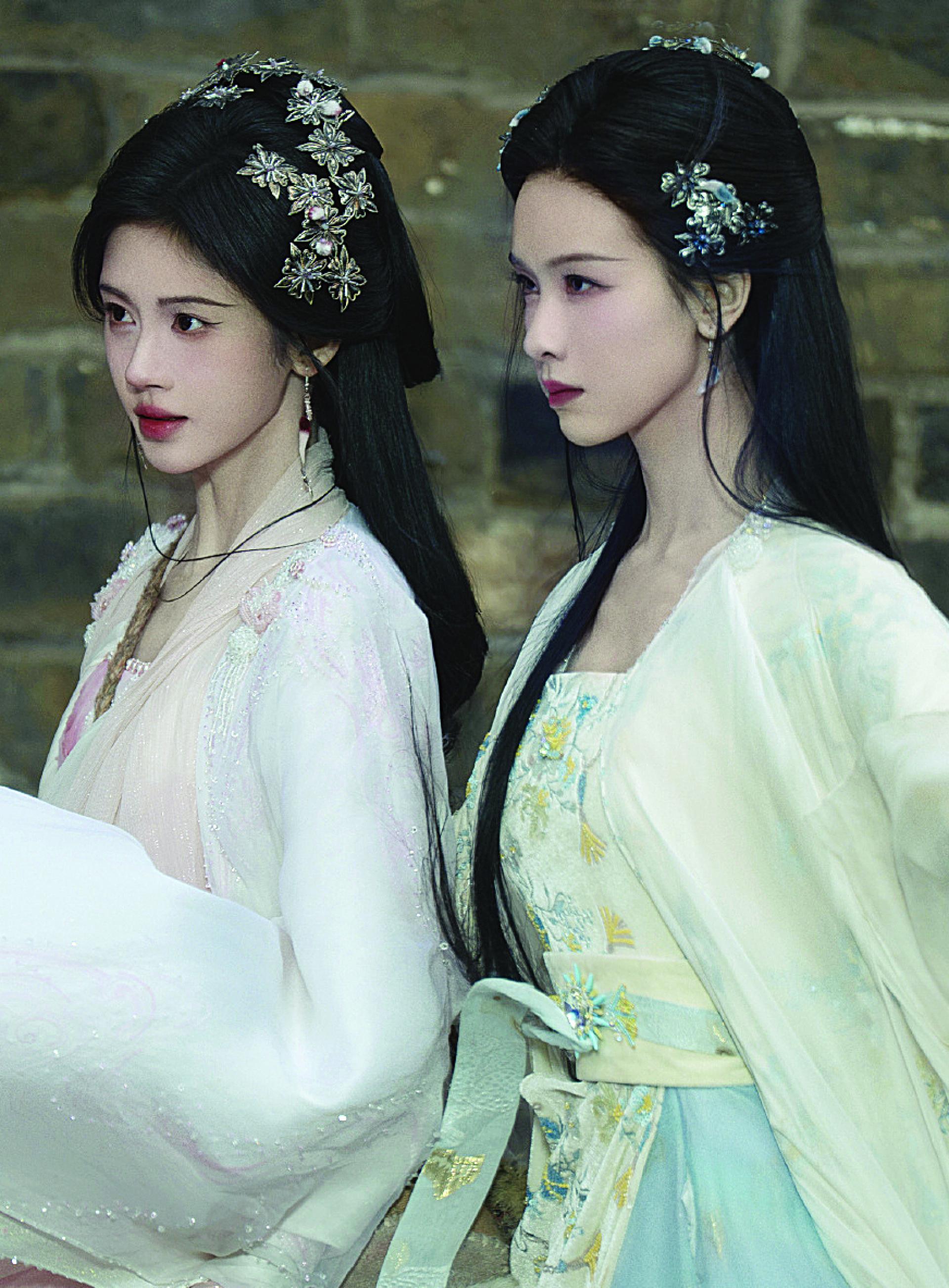 陈都灵（右）连翻打戏，片酬仅有鞠婧祎一半，让粉丝大叫不公。