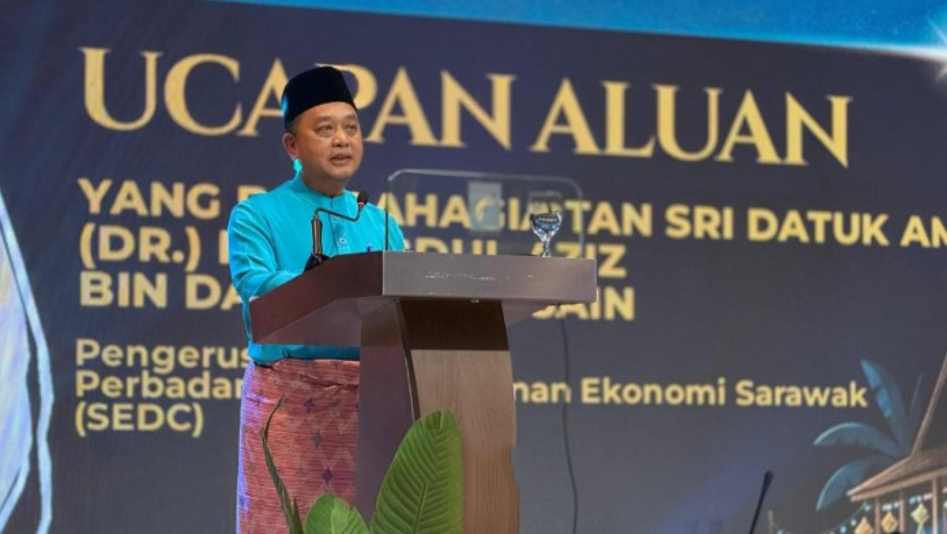 丹斯里拿督阿玛阿都阿兹达多胡先。