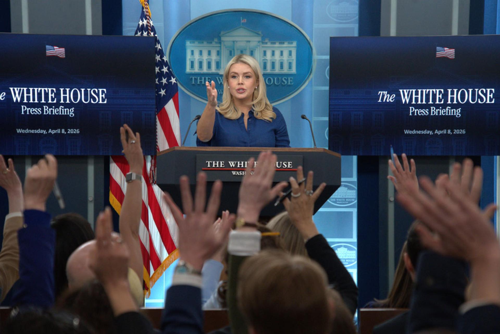 美国白宫发言人莱维特宣布，美国和伊朗将于当地时间11日上午在巴基斯坦首都伊斯兰堡举行首轮会谈。（图：新华社）