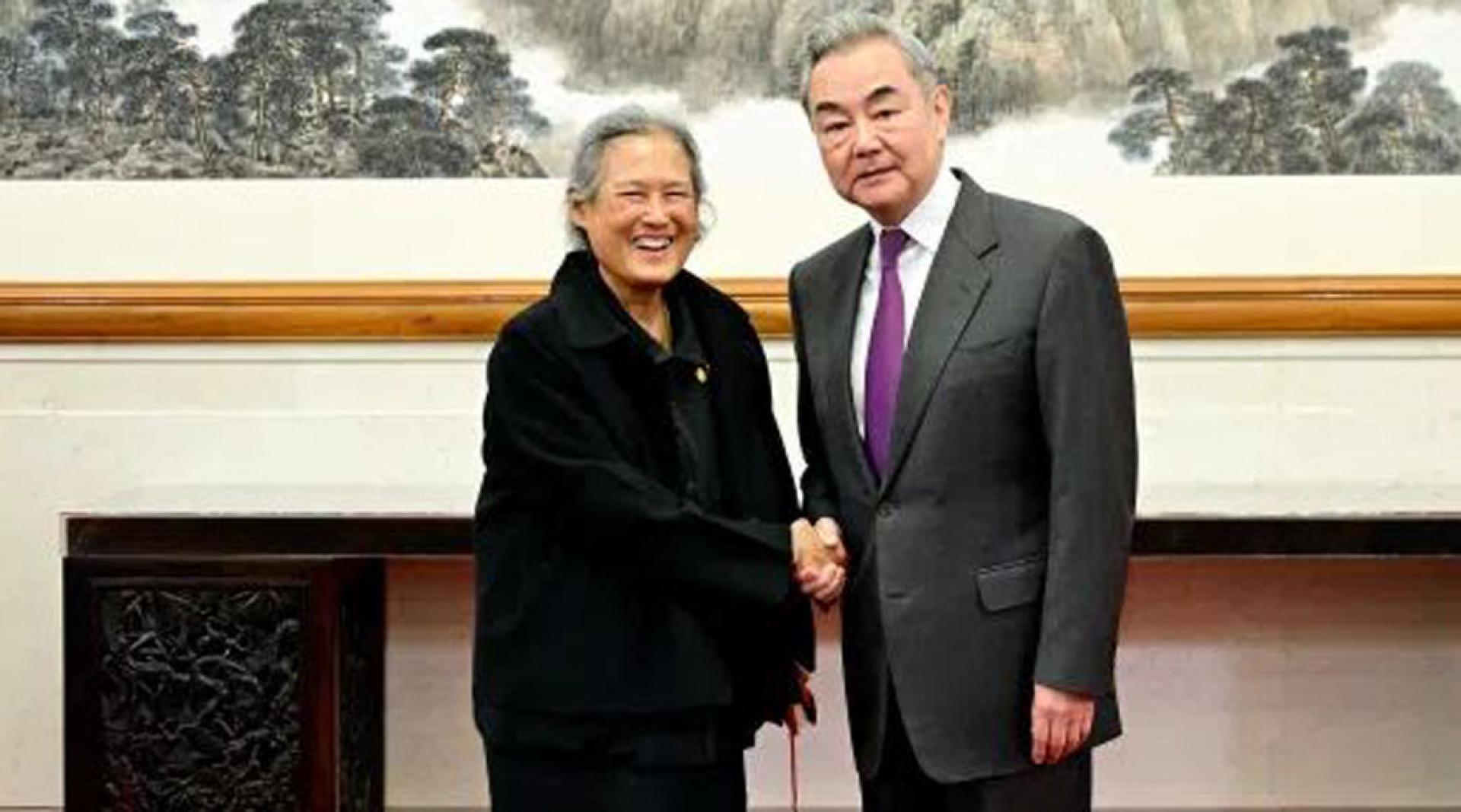 中国外长王毅周三在北京会见泰国公主诗琳通。