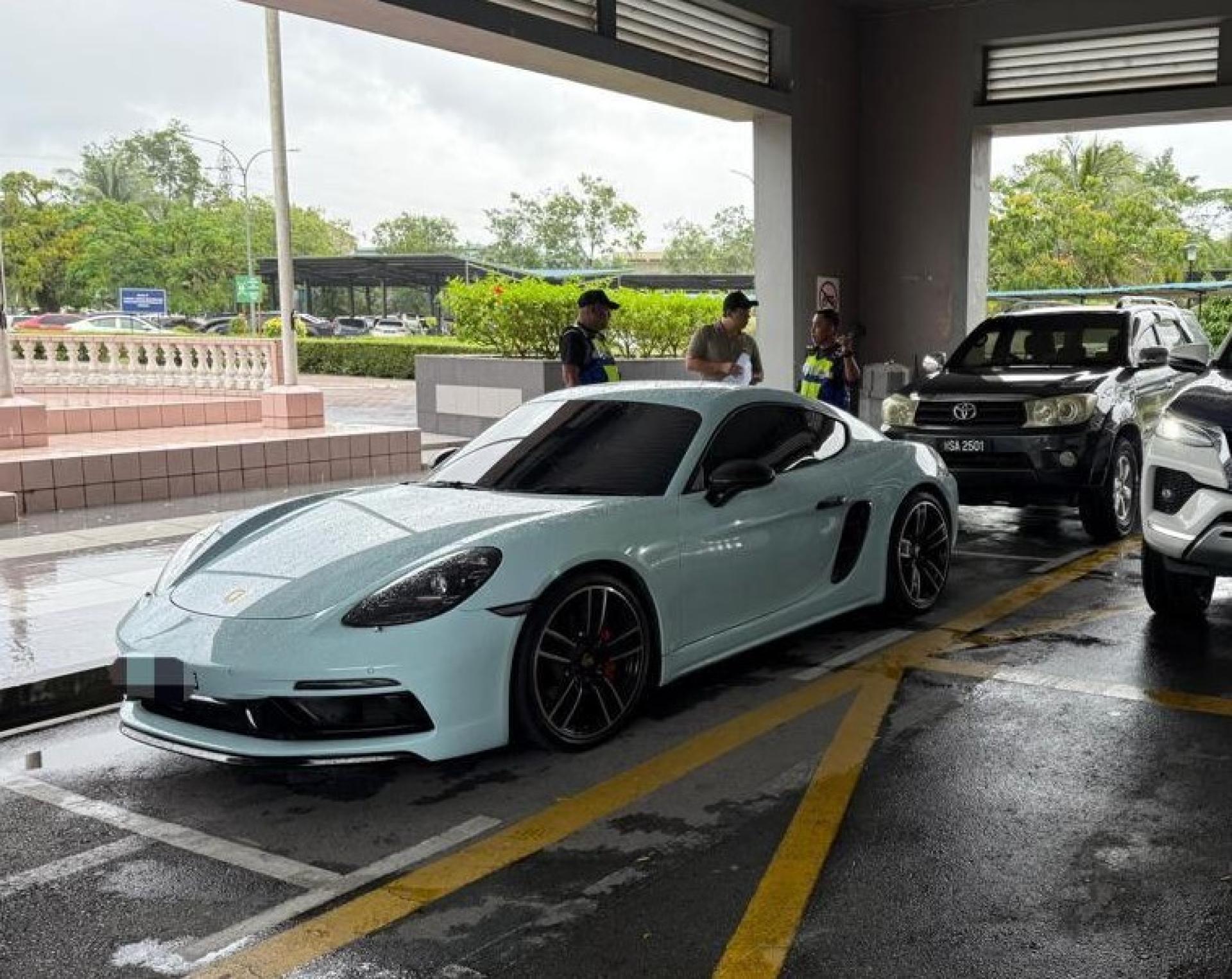 砂陆交局在“豪车行动”中扣押的豪华车辆。