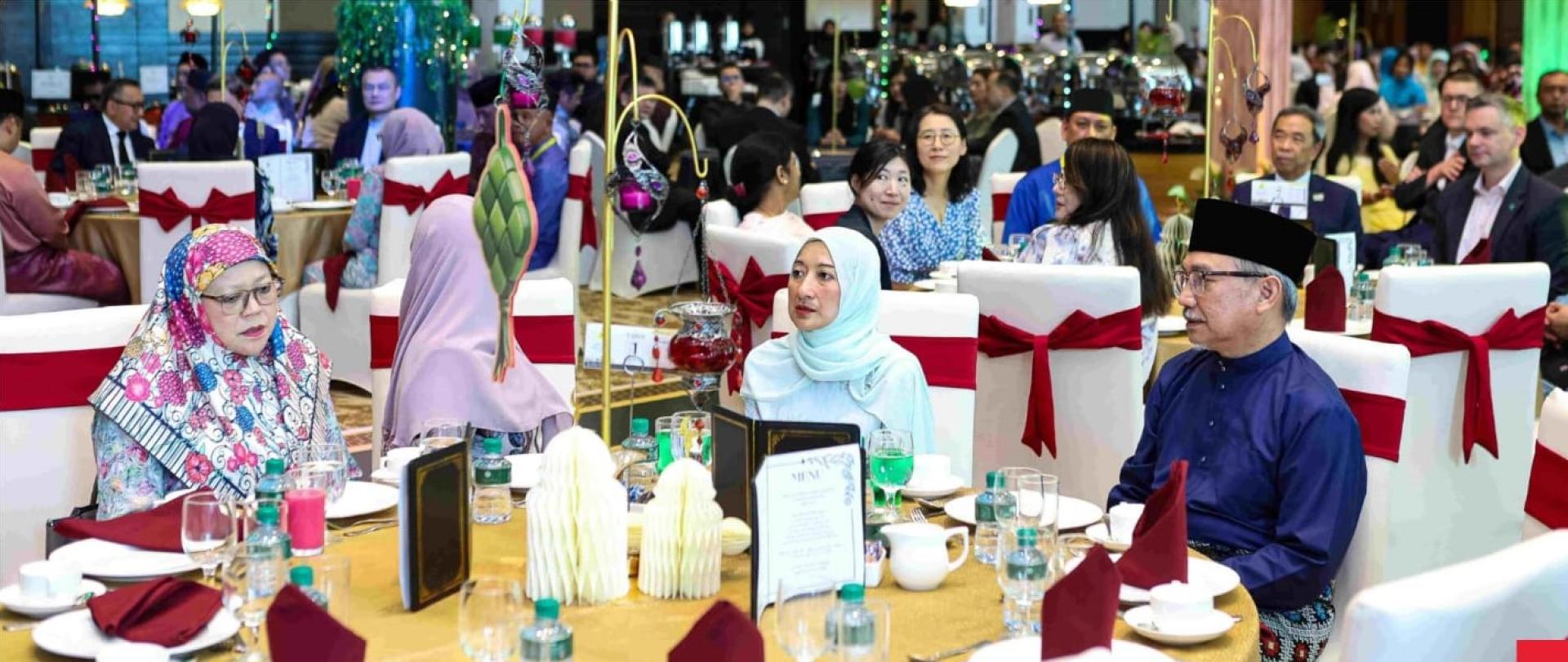 发展部长兼汶航董事会主席朱安达出席开斋节活动