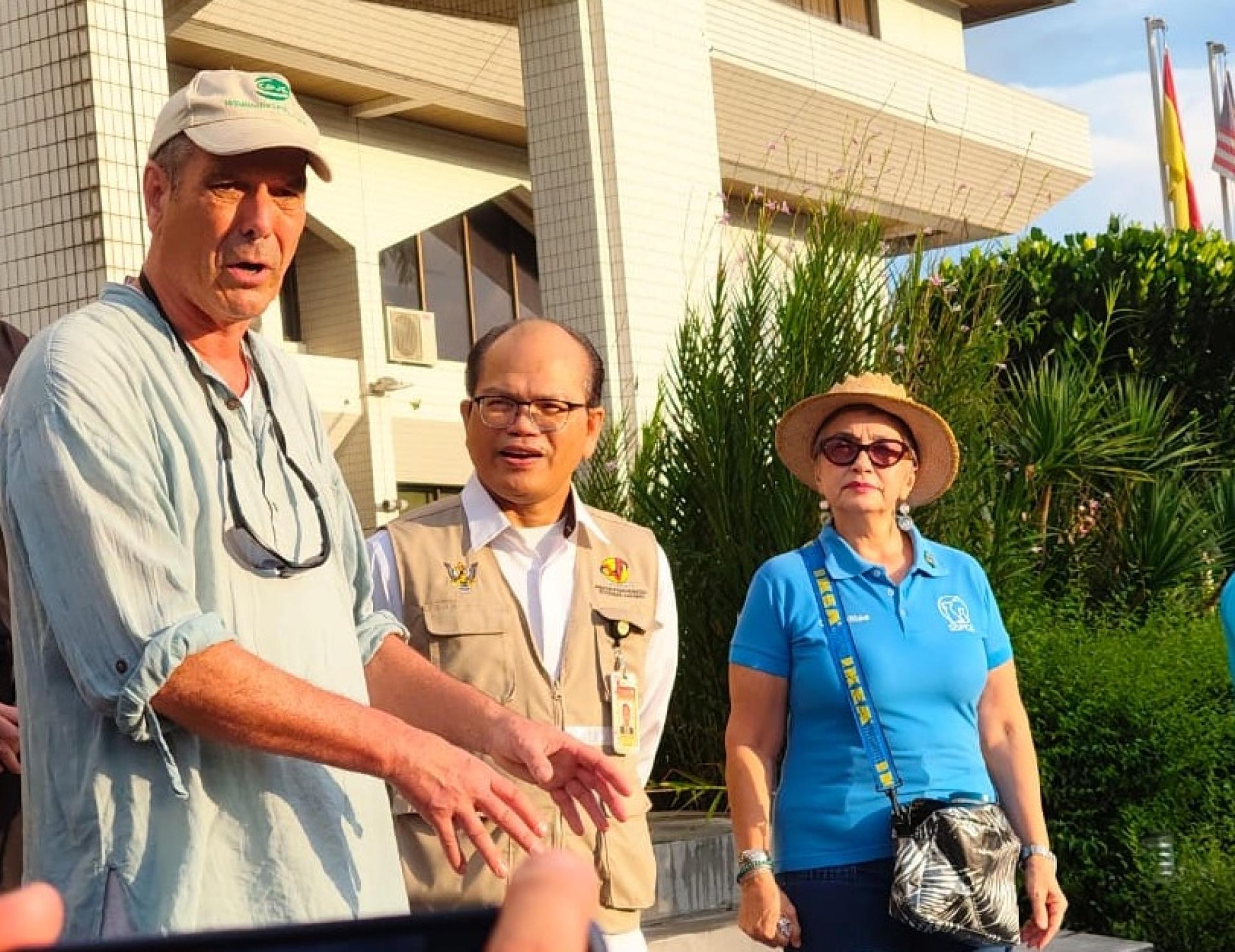 砂拉越兽医服务局（DVSS）副局长尼古拉斯（中）出席活动时影。