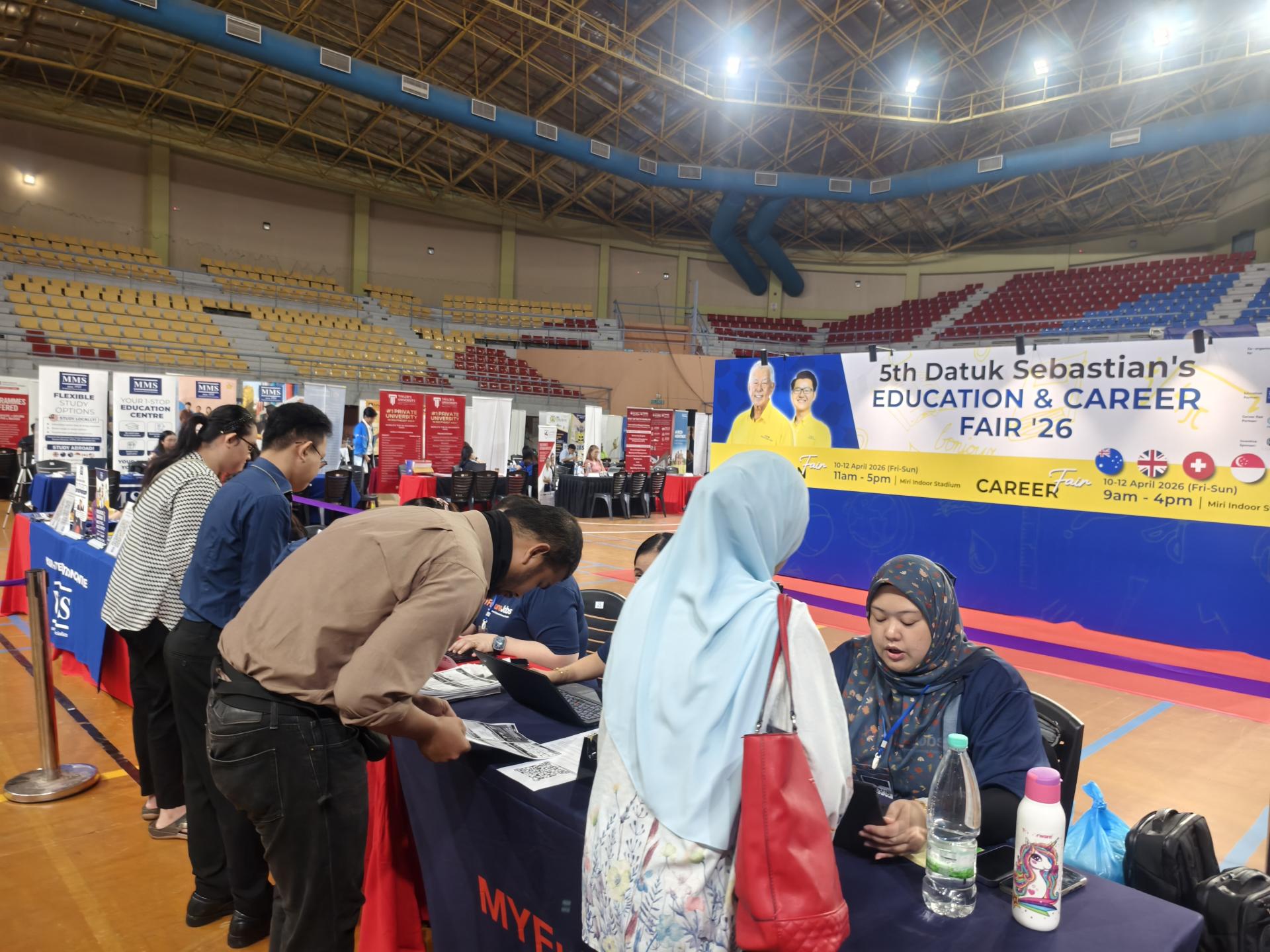 陈超耀教育与职业展一连三天在美里室内体育馆举行，协助学生及求职者掌握升学与就业方向。