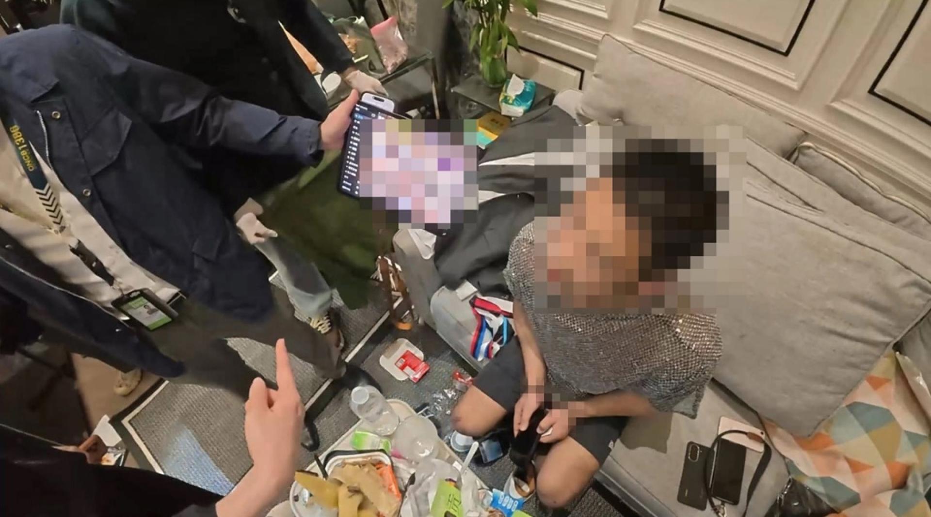 曼谷警方在公寓展开行动（图：泰国头条新闻社）