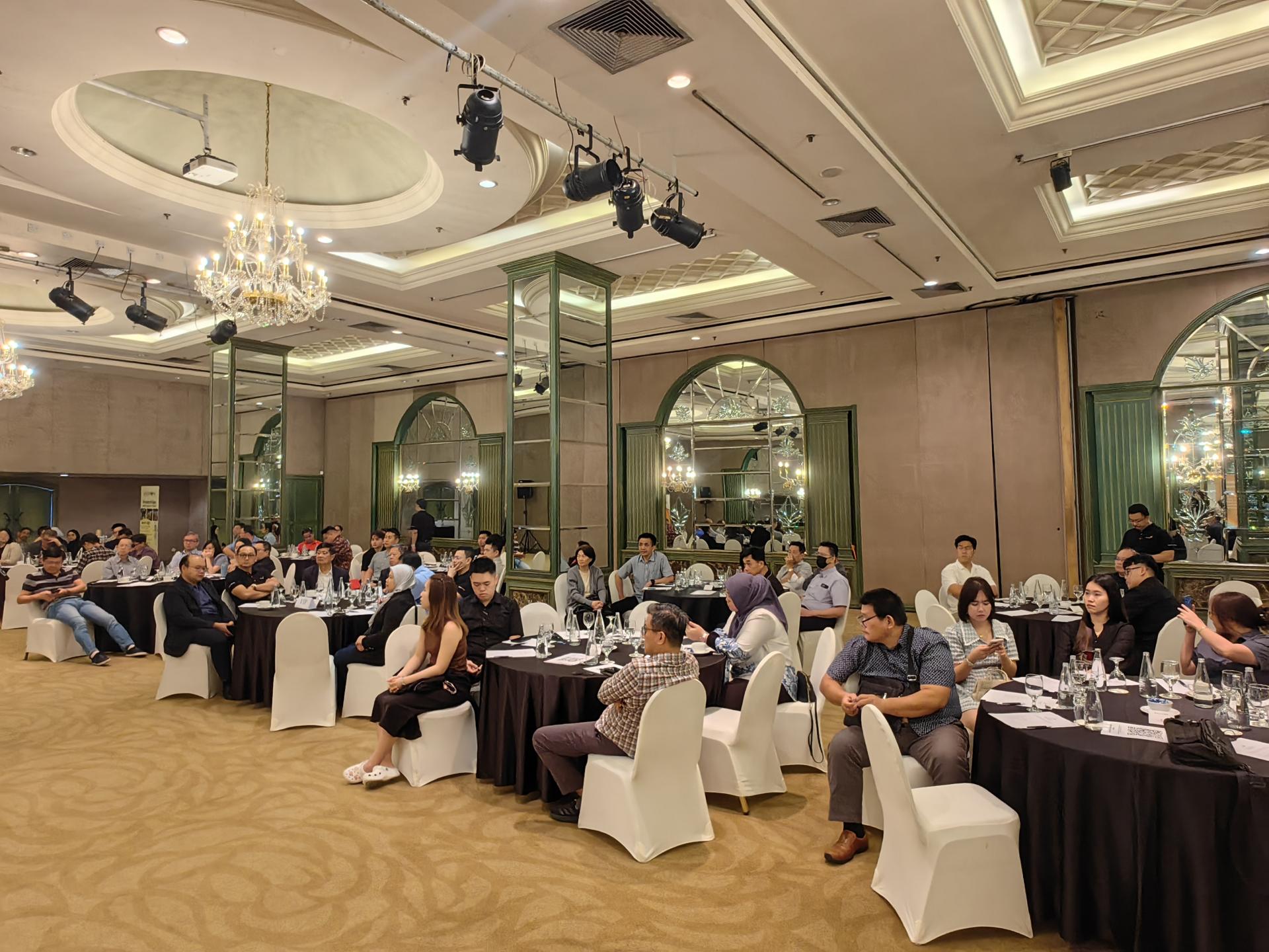 特许经营与商业交流会场面。