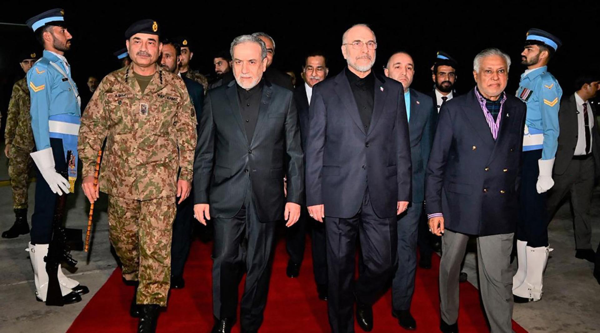 伊朗谈判代表团抵达伊斯兰堡参加美伊谈判。