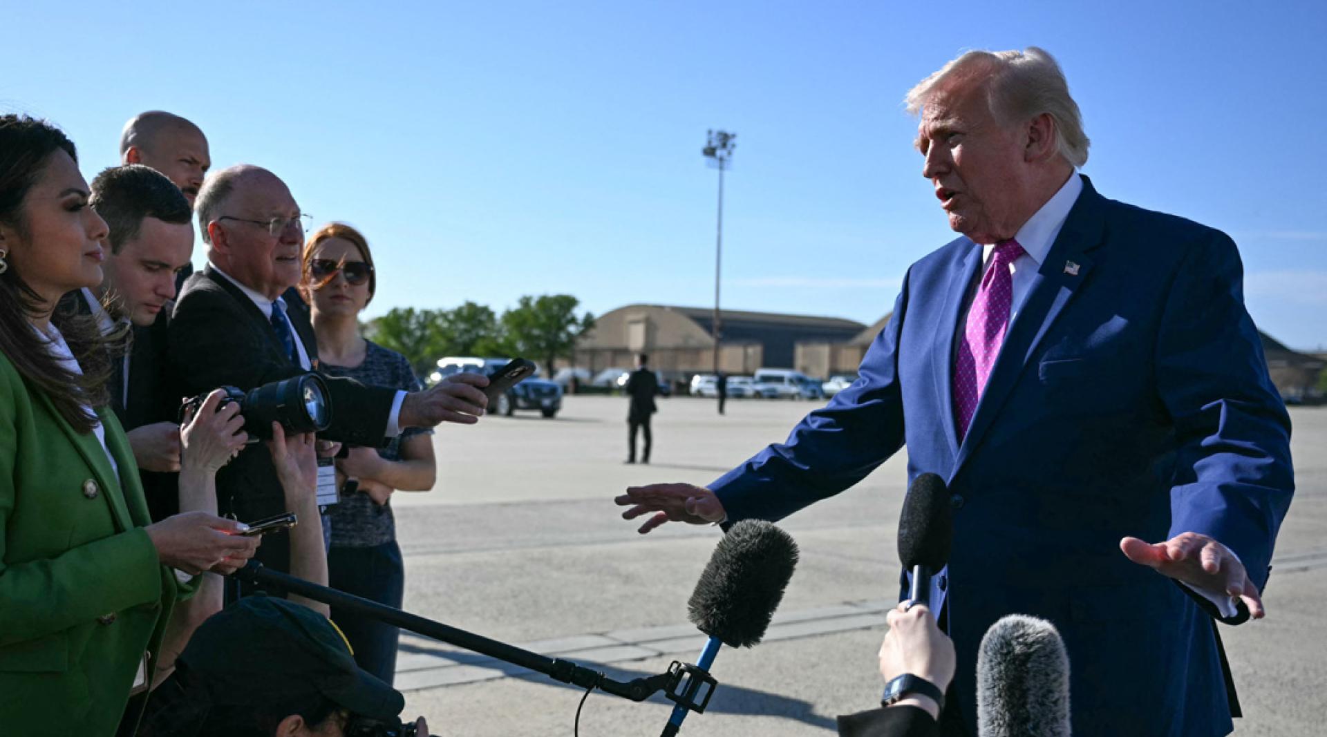 特朗普相信霍尔木兹海峡很快就会恢复畅通。