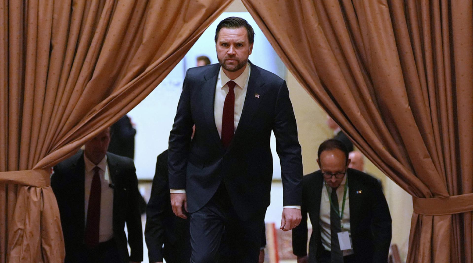 万斯代表美方参与谈判。