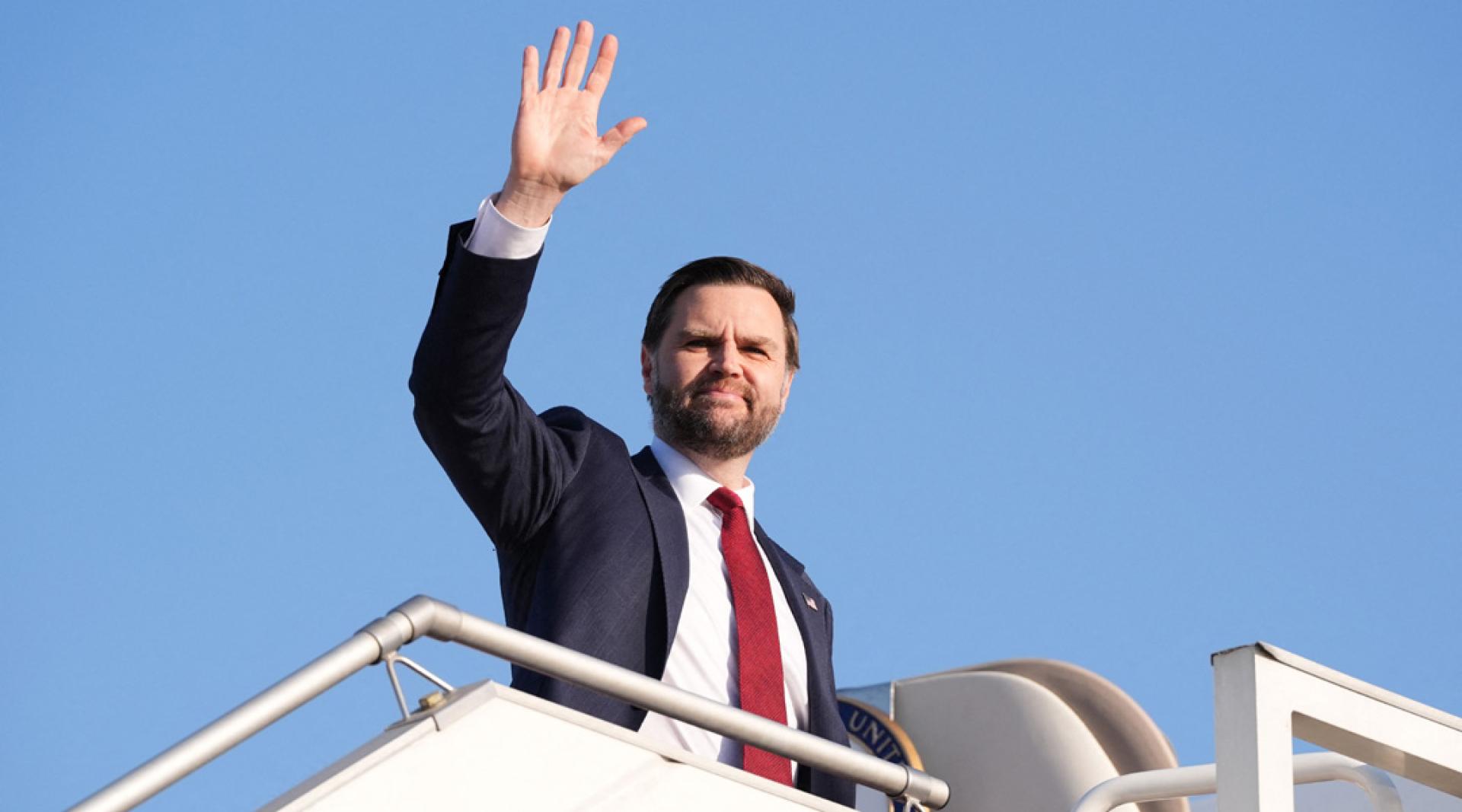 万斯12日乘专机离开巴基斯坦。