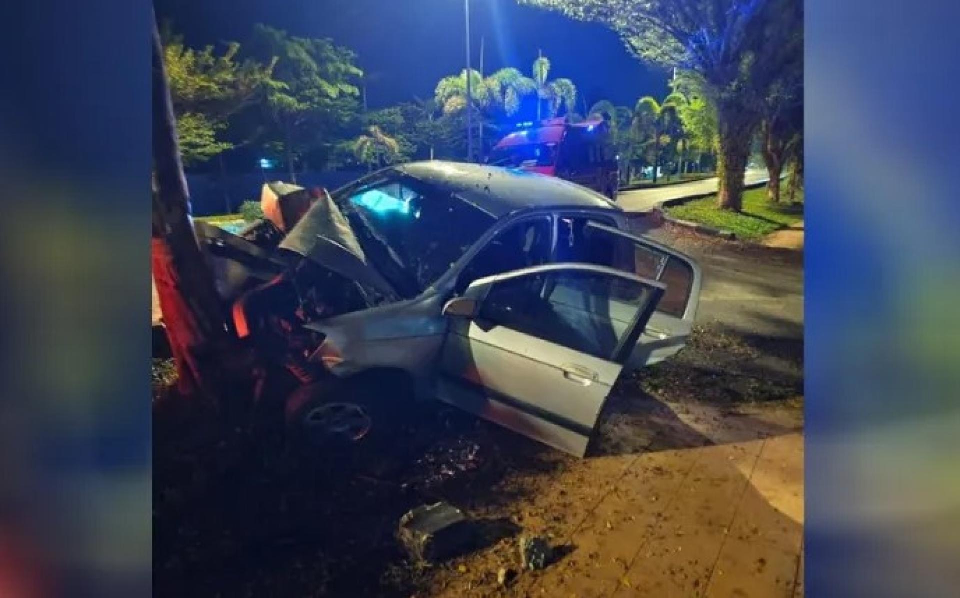 2026年4月12日诗巫南兰61巷车祸现场的车祸残骸。（图：消拯局）