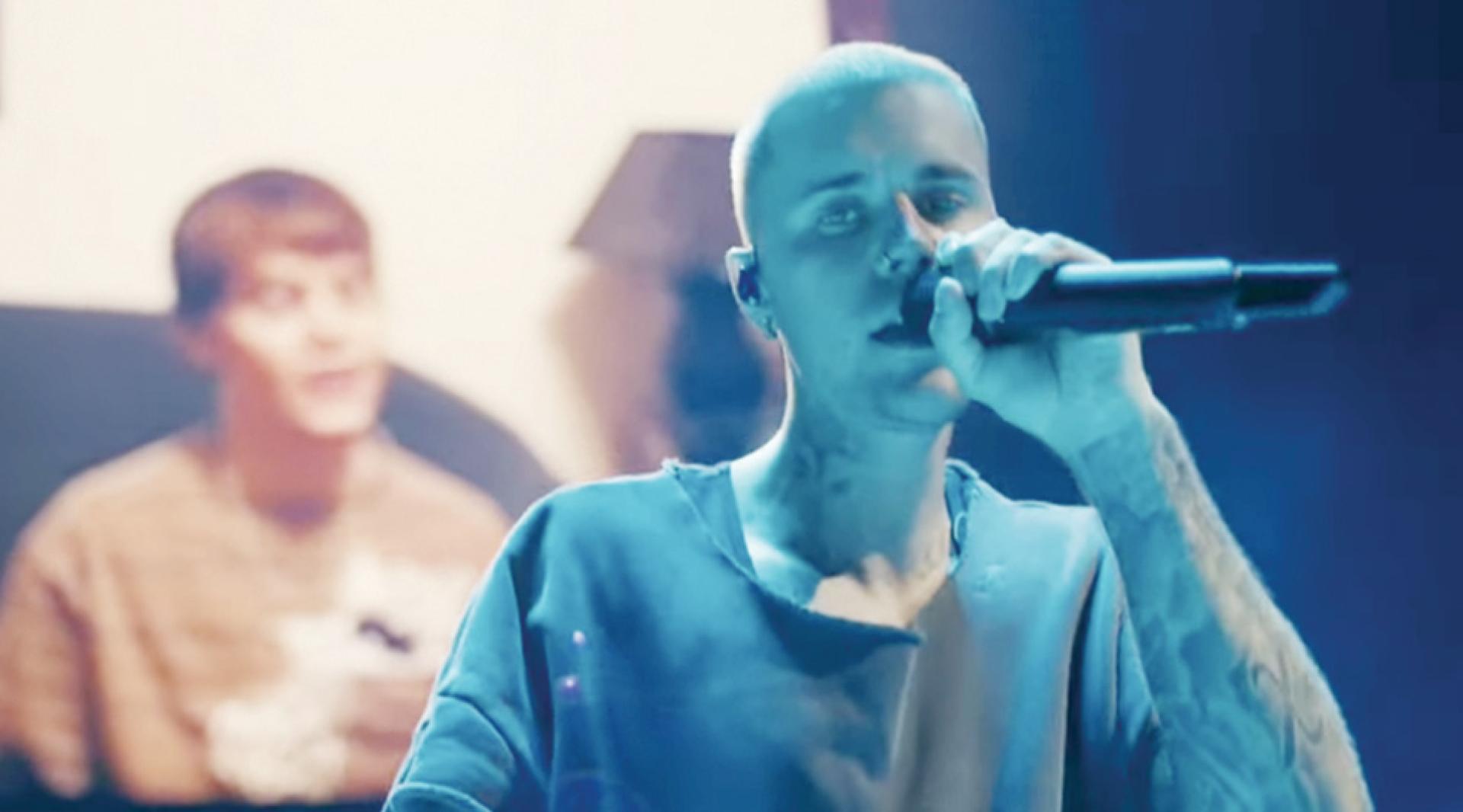 小贾在科切拉舞台封神，与16岁的自己隔空对唱《Baby》。