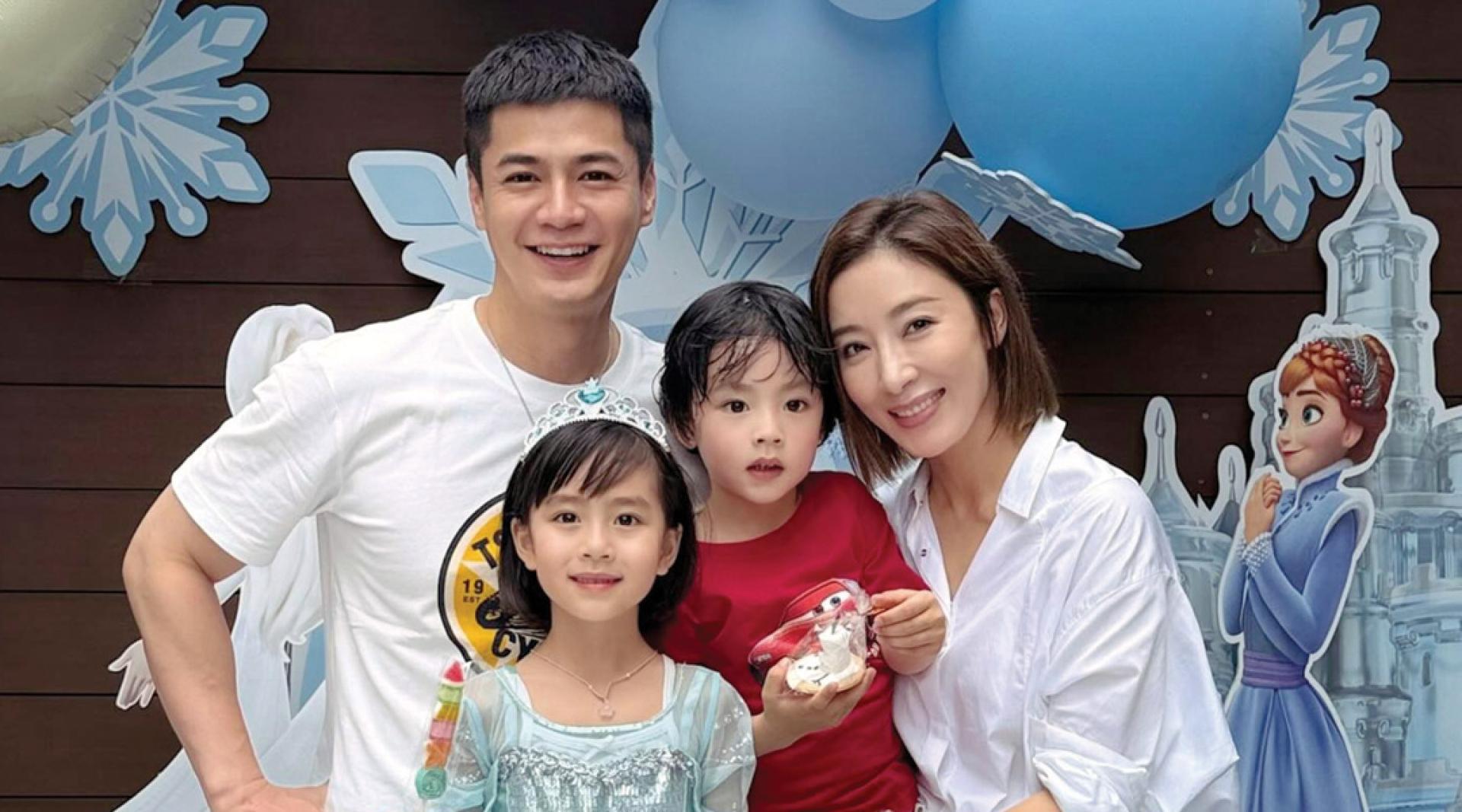 一家四口好幸福。