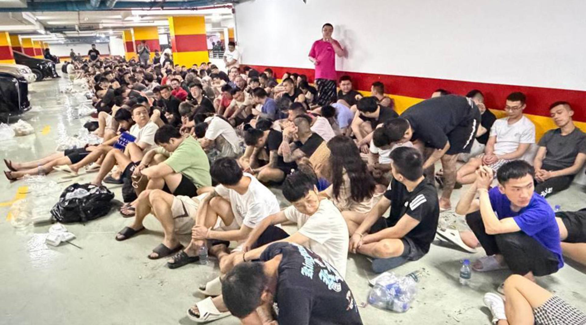 警方在现场共查获311名外籍嫌犯。（图：柬中时报）