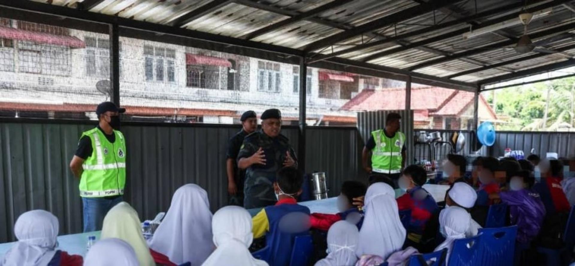 34名学生非法跨境入大马上学，遭警方扣查。（档案照）