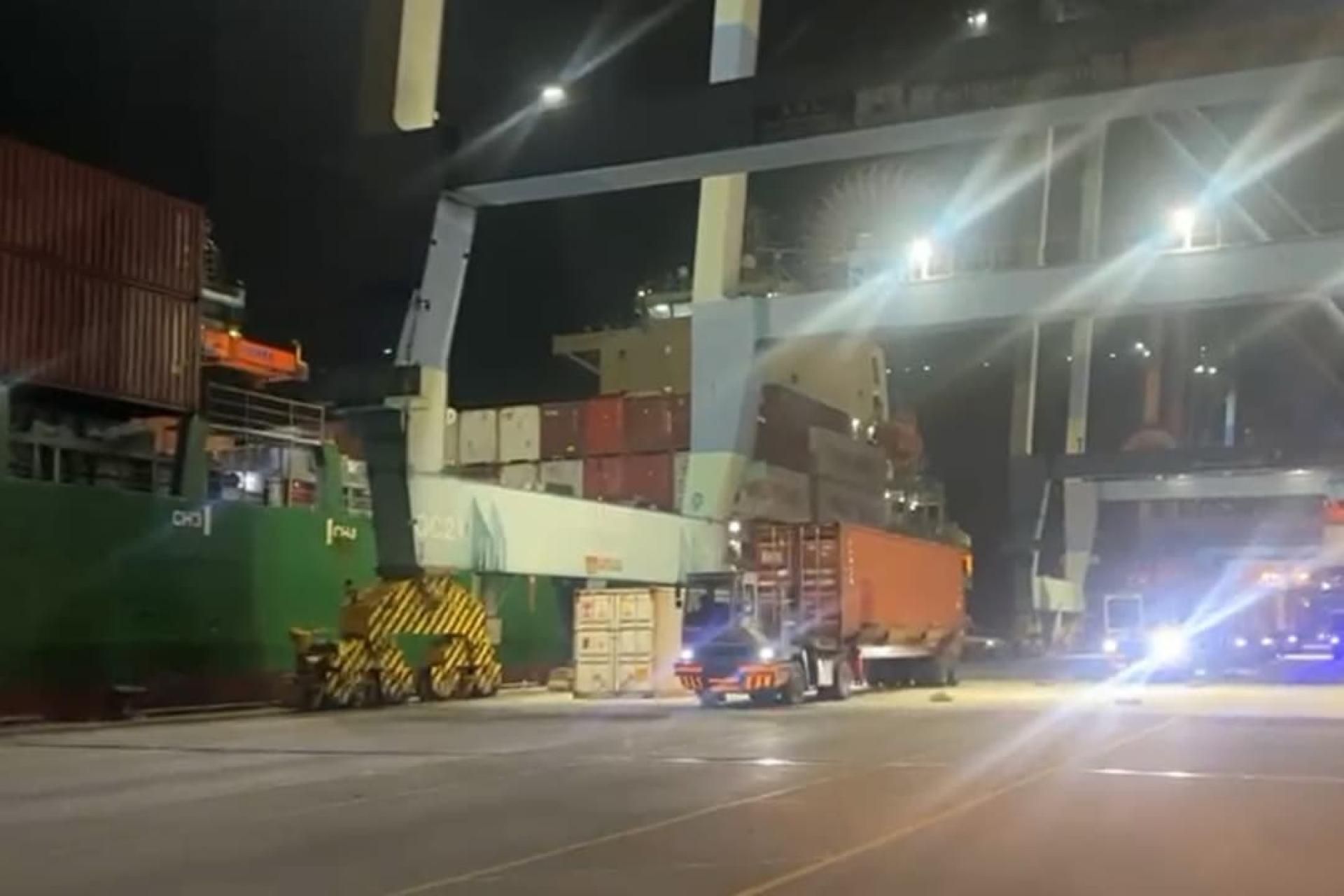 当局周二安排（14日）把集装箱退运出境。（巴生港口大马边境管制与保护机构提供图片）