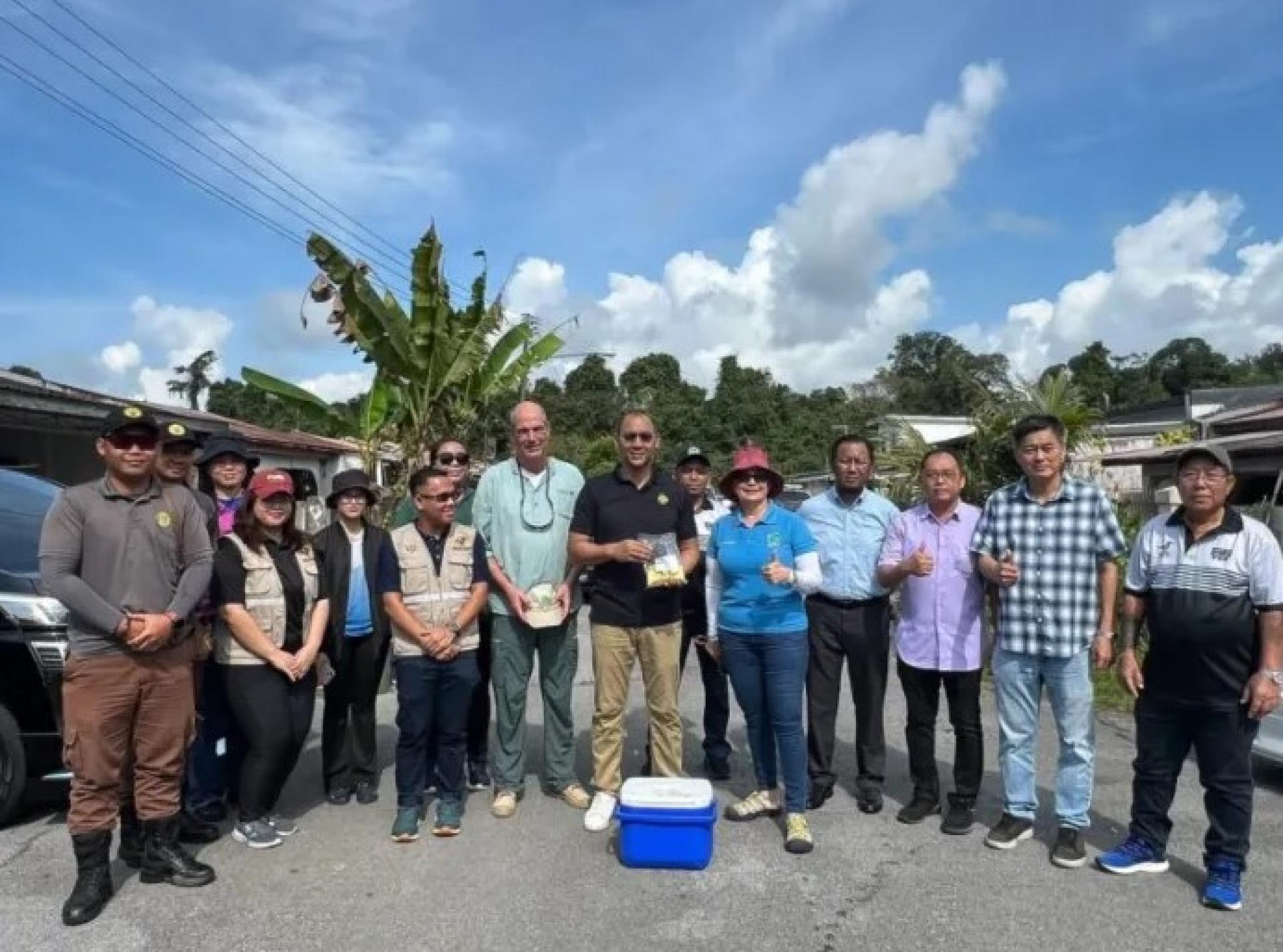 马里哈花园住宅区展开流浪狗疫苗投放行动，重点覆盖难以接触的动物群体。照片：砂拉越公共通讯单位